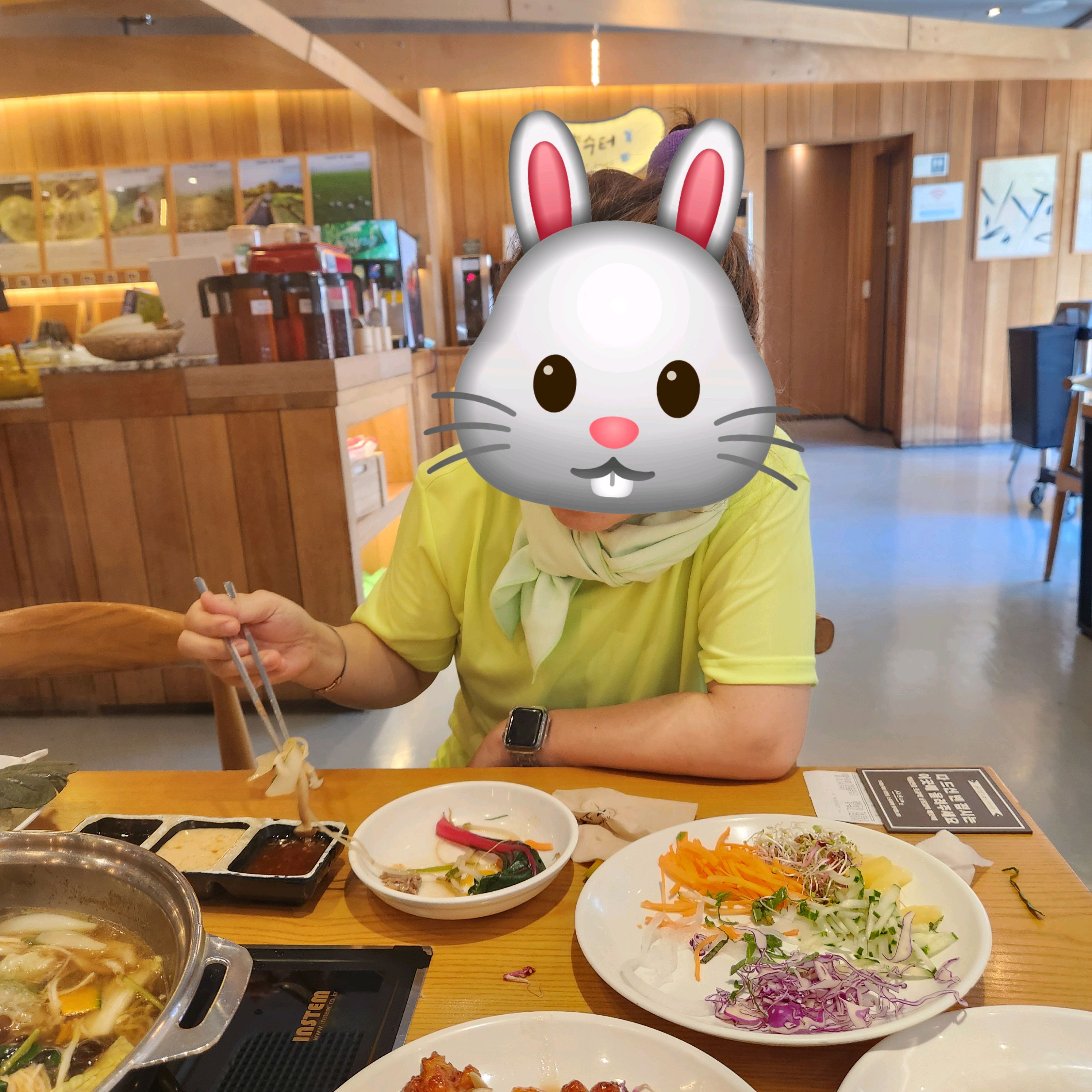 갈때마다 웨이팅길어서 눈팅만하다가 마침 아침행사마치고 오전12시 전에도착했더니 바로입장가