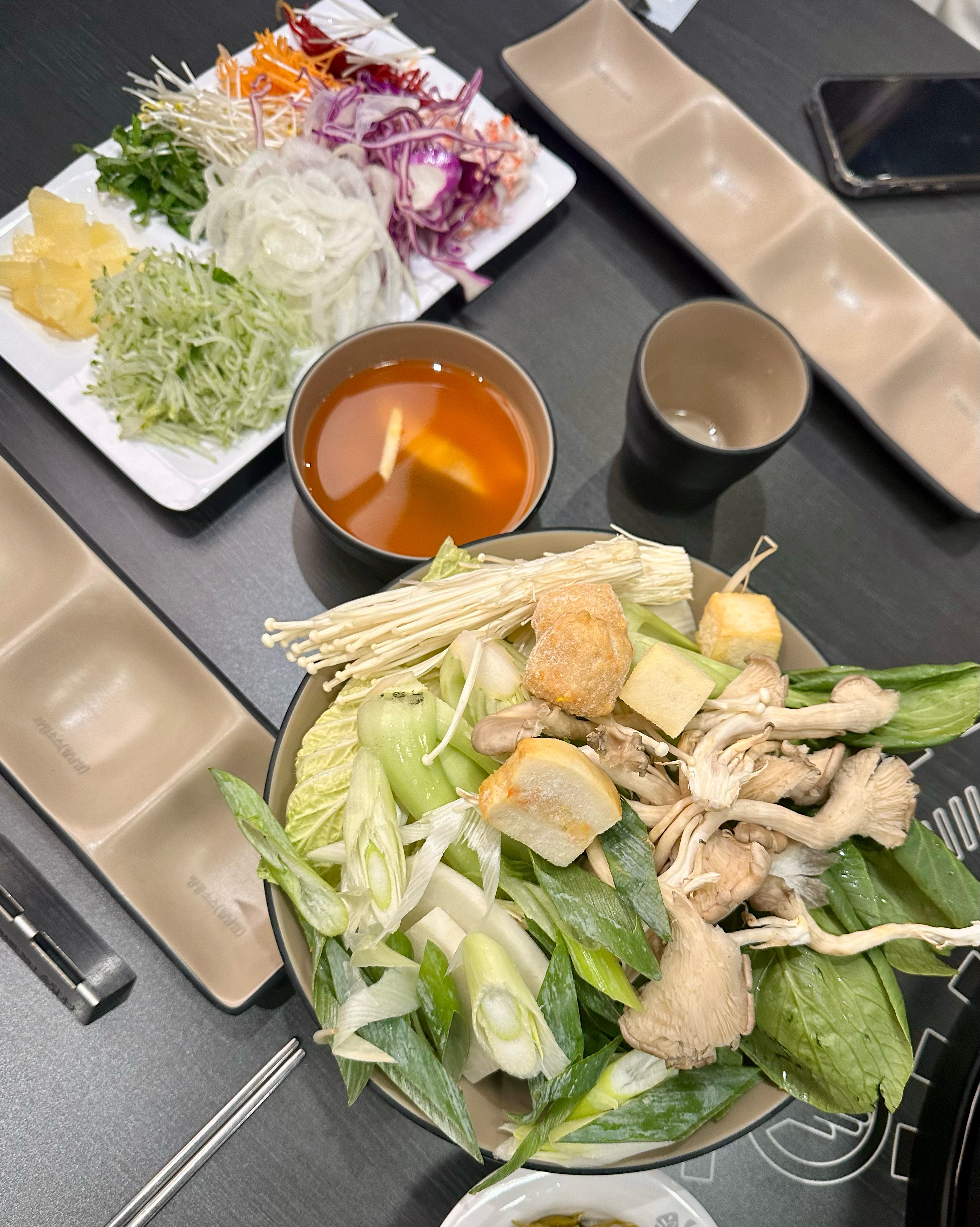 조카 데리고 갔는데 정말 맛있게 잘 먹었어요! 야채도 고기도 신선하니 맛있었고 매장 아주