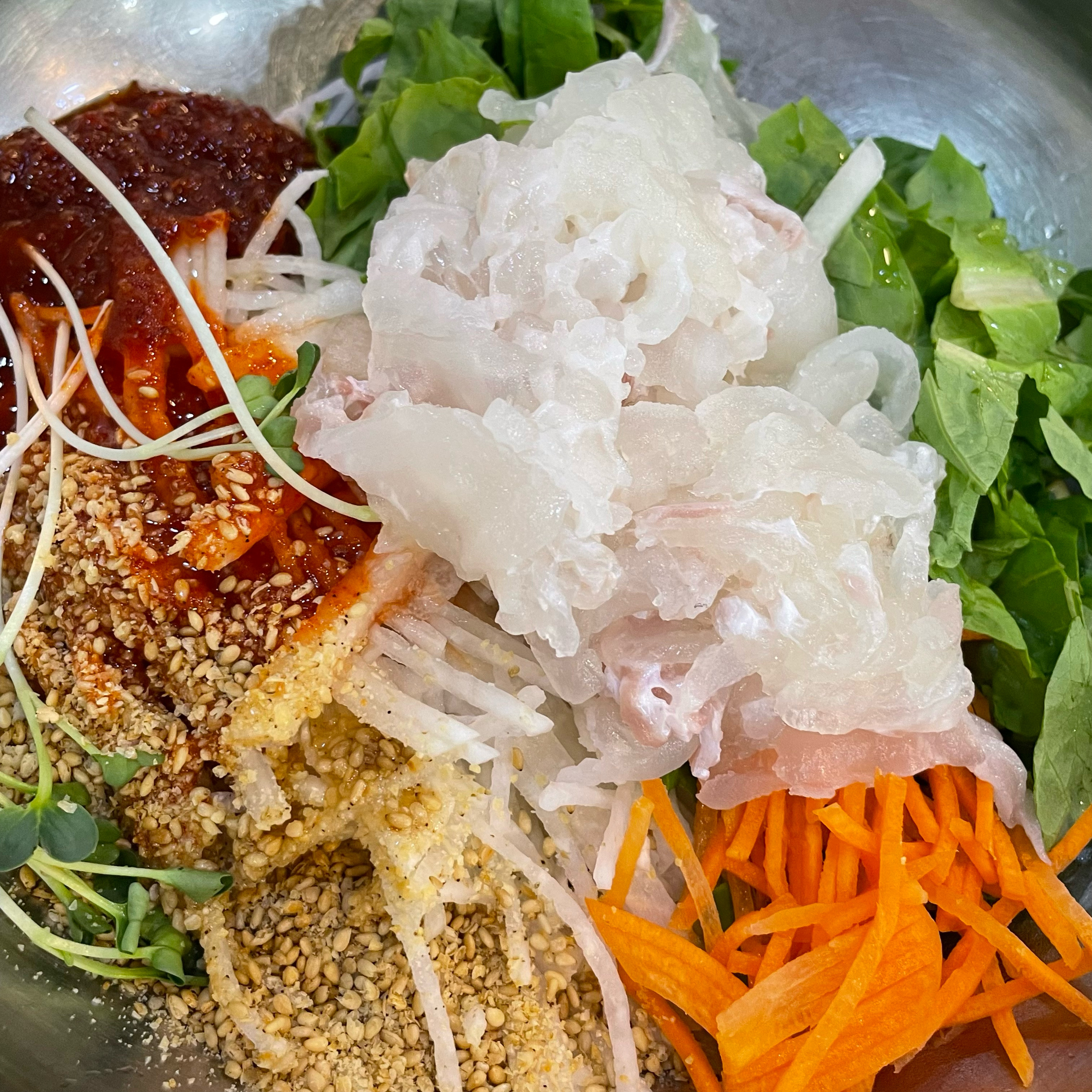 맛집답게 웨이팅도 있었고 예약을 못해서 불편하지만 회전이 빨라 금방 입장 했습니다 메뉴는 