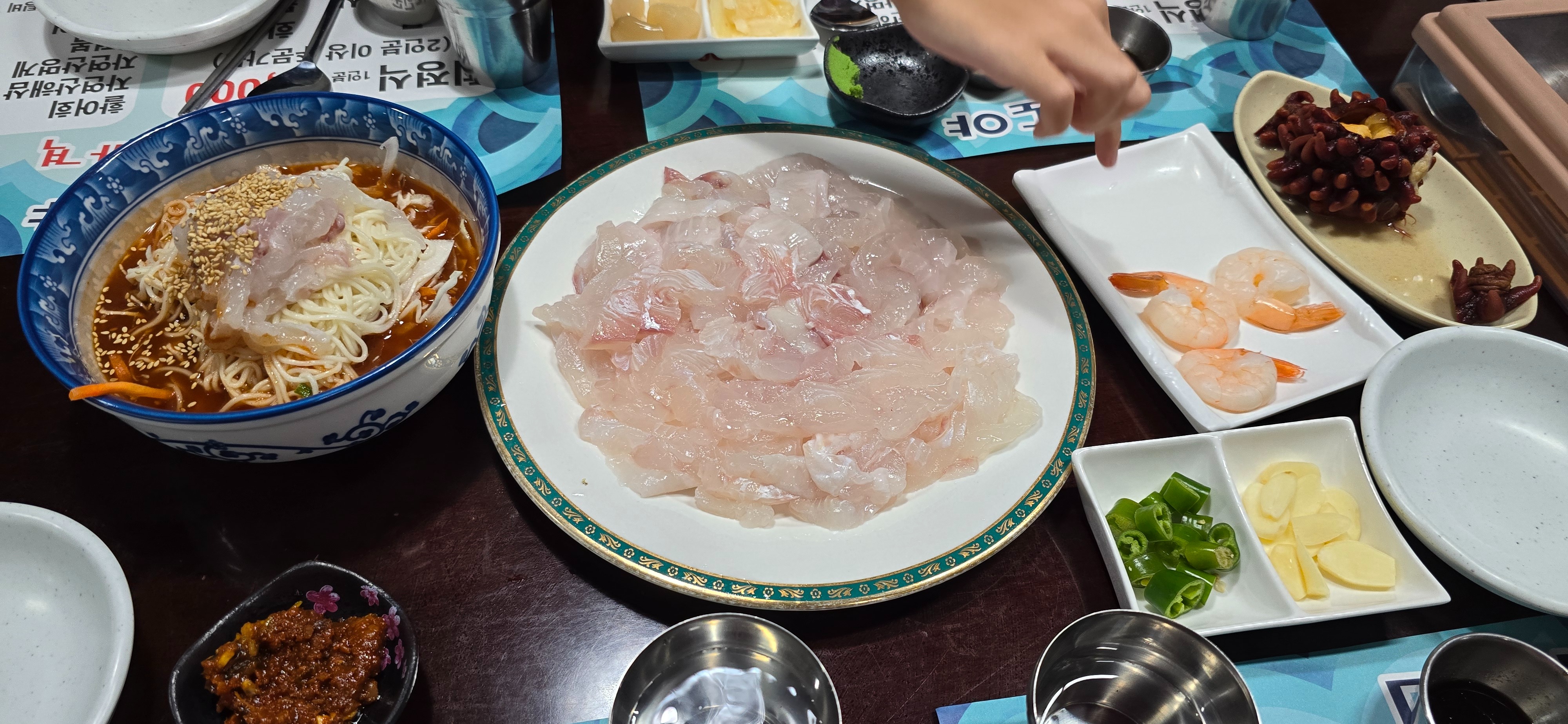 엄청 좋은 리뷰에 와이프의 추천에 방문하게 되었습니다. - 경포대 맛집 독도야