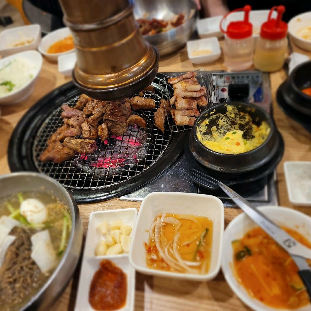 사장님이 친절하고 음식도 맛있어요. 서비스도 챙겨주셔서 잘먹었습니다!!🤗 - 천호동 맛집 참나무본가 천호점