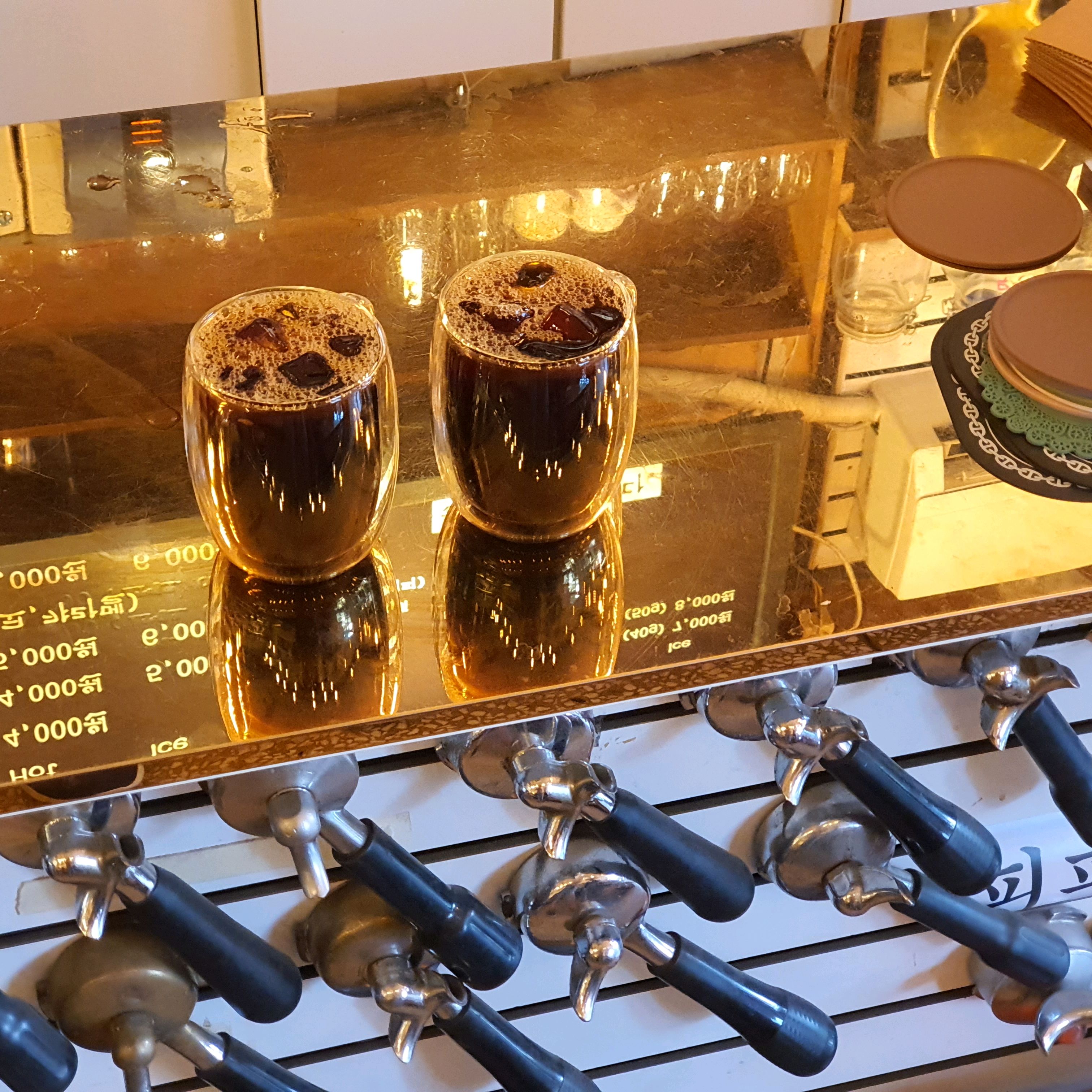 융드립 커피로 유명한 곳~ 연남동 가는길에 잠시 들러서 커피 한 잔 했어요~ 어떤 스타일