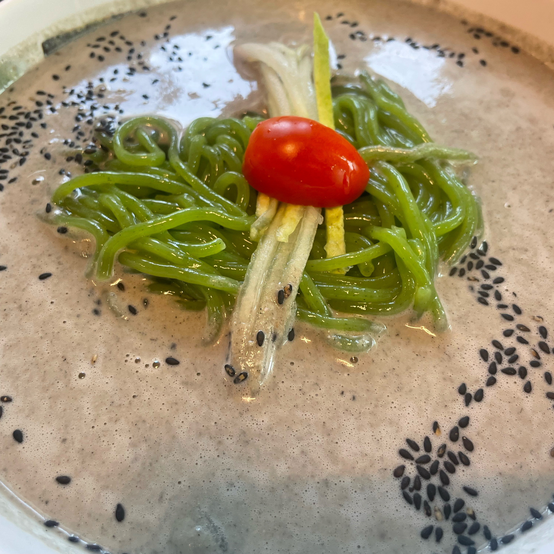 콩국물이 엄청 진하구 ㅎㅎㅎ 면도 직접 재배하신 브로콜리면이라는데 면발이 엄청 쫄깃하고 브