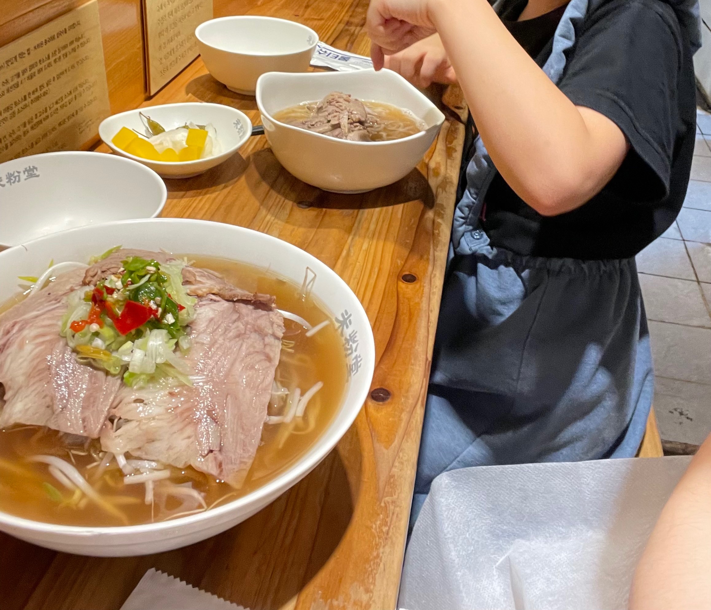 예전엔 아이가 어려 늘 포장으로만 먹다가 이번엔 첫니 뺀 기념으로 매장 가서 먹었어요. 미