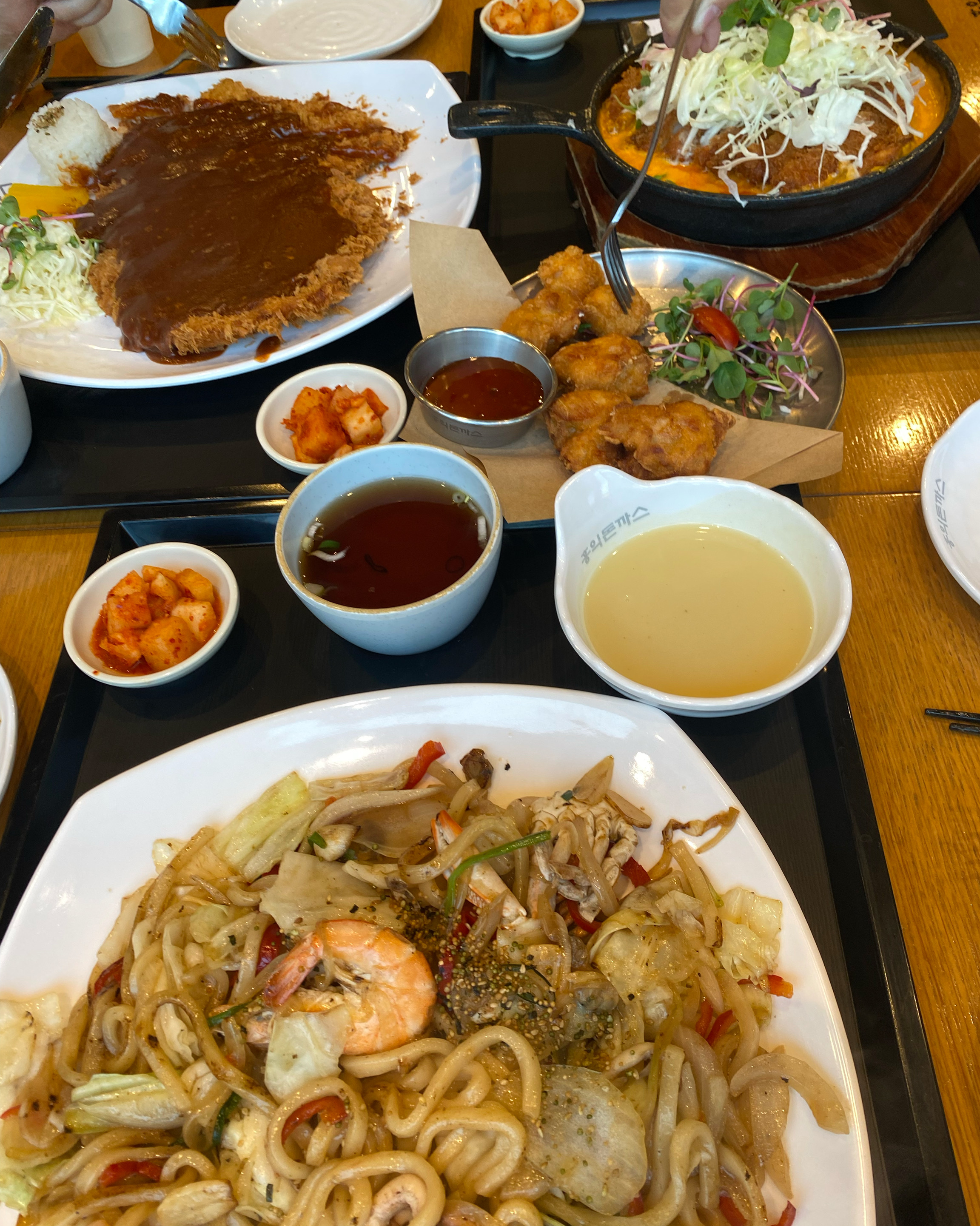 양도푸짐하고 돈까스도 맛있고.. 음식이 다 맛있었어요~ 고생끝에 낙이온다고 아들이 그러더라