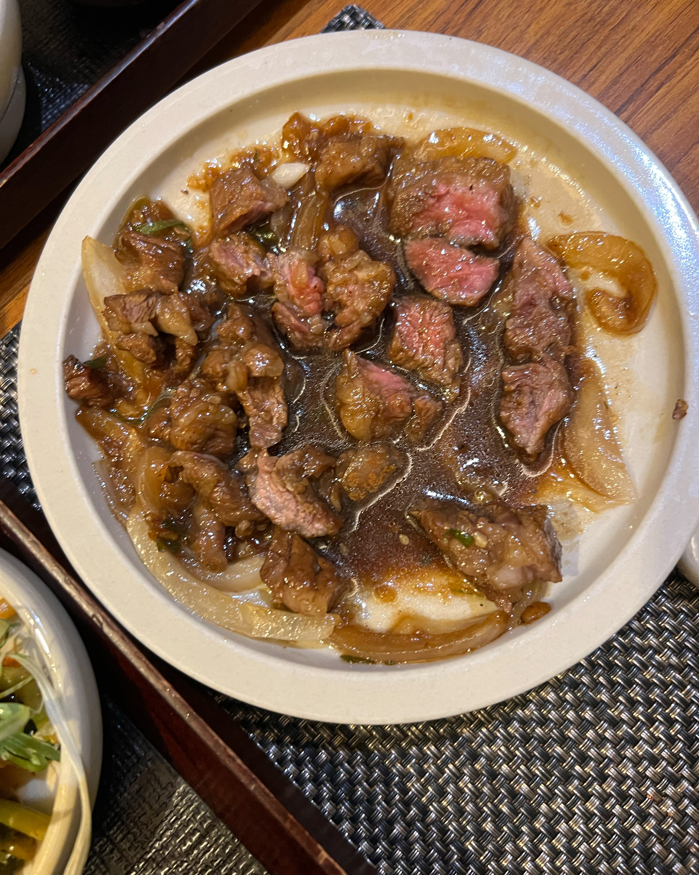 고기가 덜익어서 말씀드렸는데 다시나온고기도 하나도 익지않은 고기였어요ㅜ - 안양 맛집 경복궁 평촌점