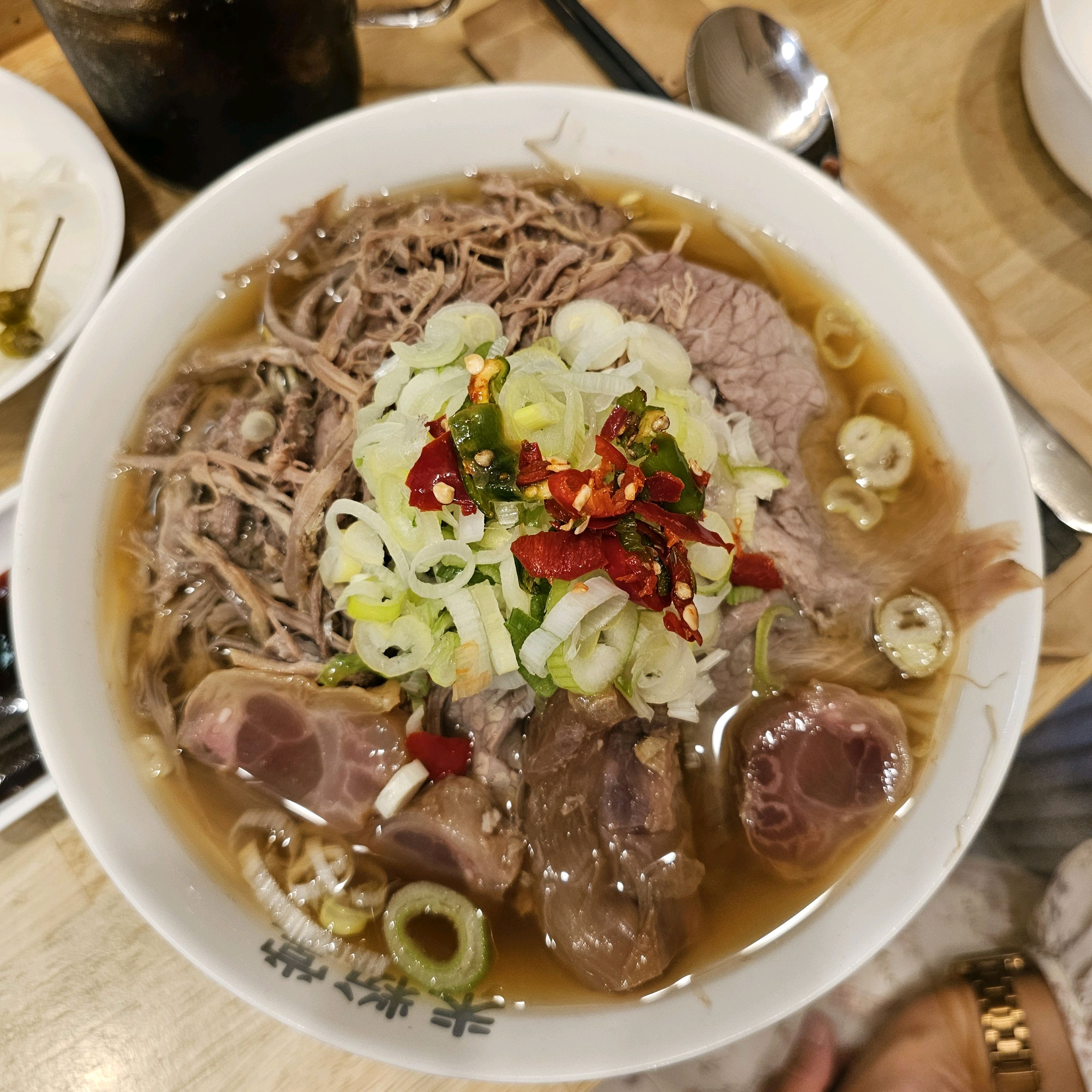 말해 뭐해 진짜 깔끔한 쌀국수에 고기양도 많구요 면추가 무료에 쌀국수를 맛있게 배터지게 먹