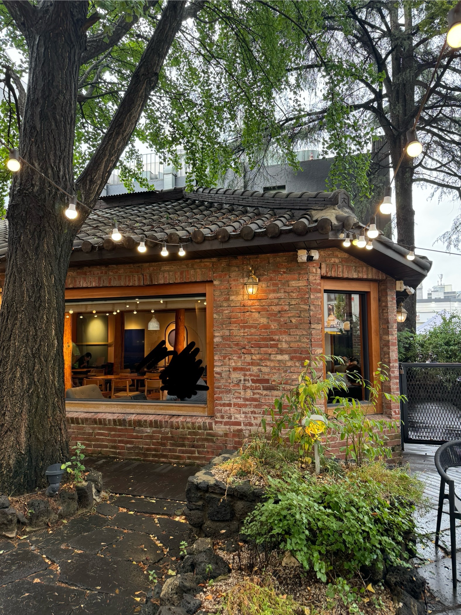 Coffee Bean Dongdaegu Station, a famous restaurant in Jangchung-dong, Jung-gu, Seoul