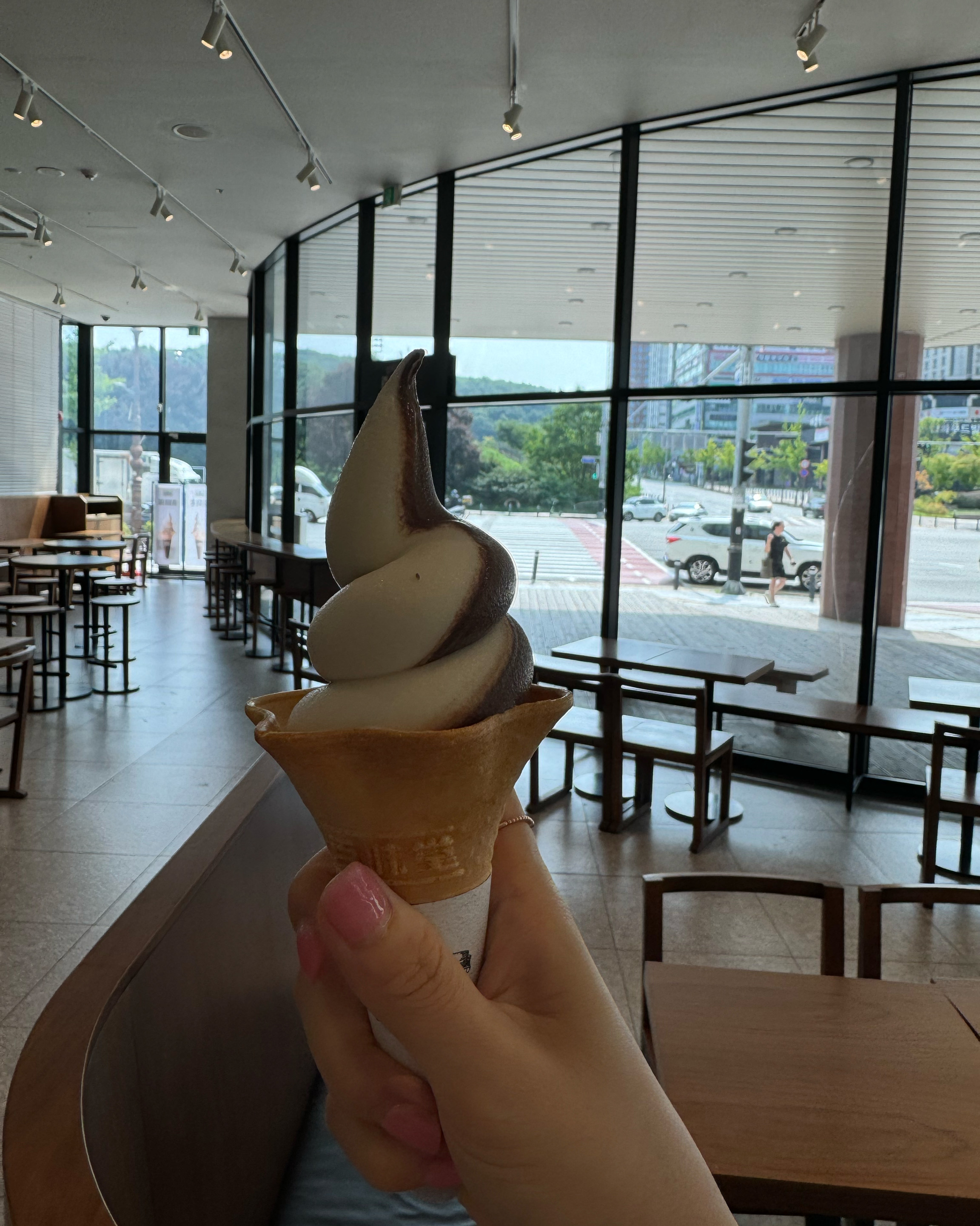 너무 좋아하는 아이스크림인데 가끔 덜 제조가되어 빨리 녹고 심지어 받을때 아래에 녹아있을때