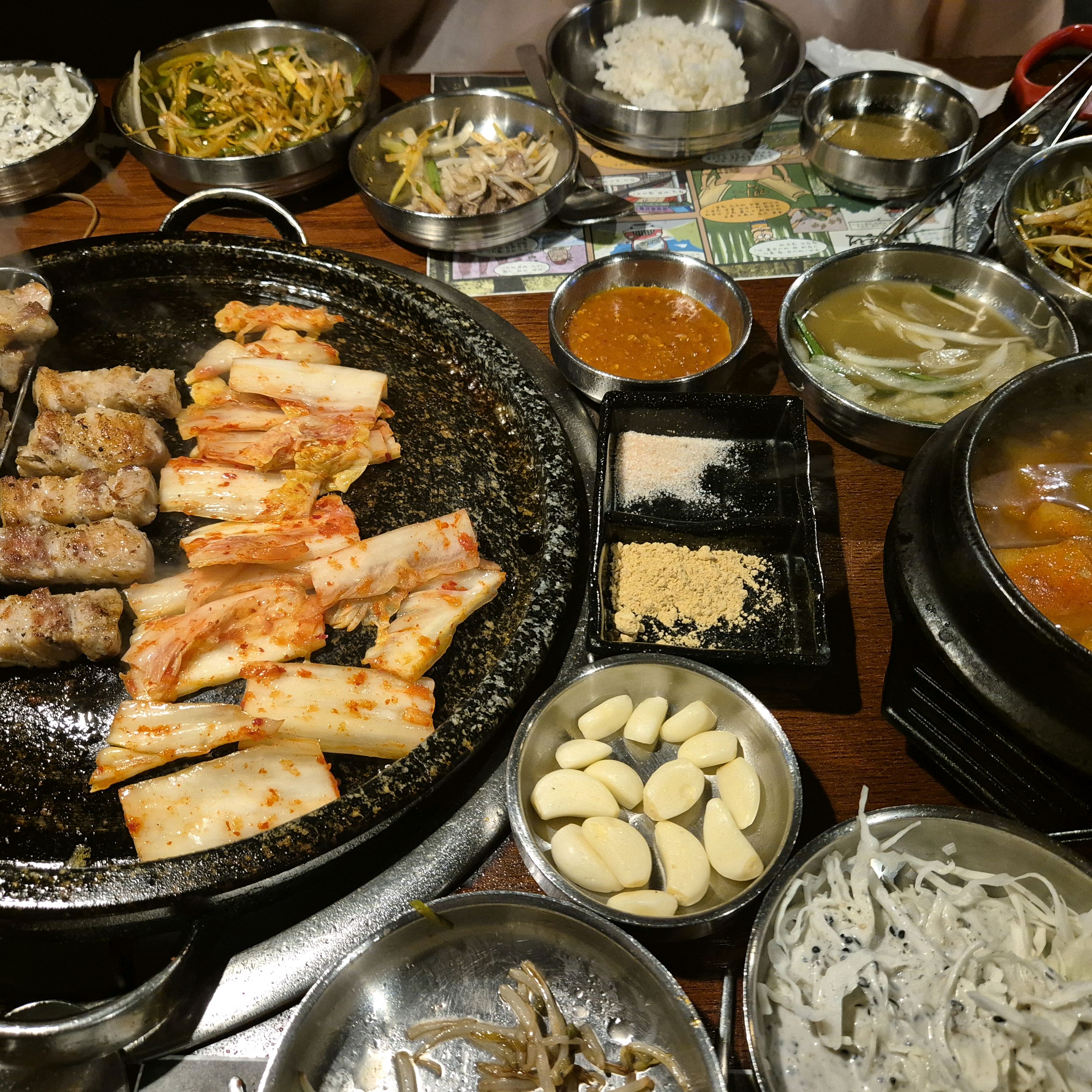 한국 서울 동대문역사문화공원역 주변 고기구이 전문점 삼겹살 전문점 대통령