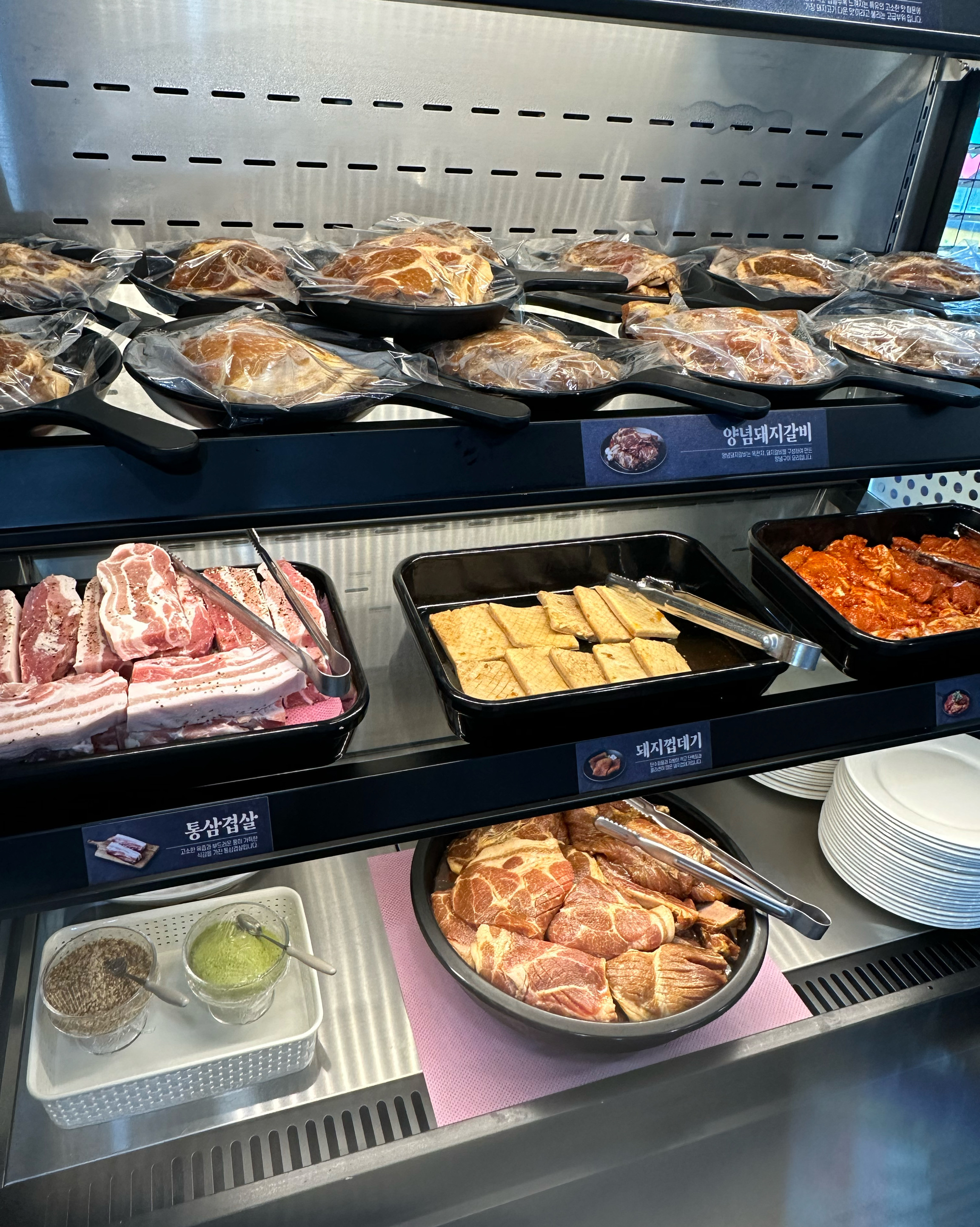 명륜진사갈비 마치광장점은 처음인데 고기질이 좋아요!! 샐러드바에 종류도 많고 생맥주 무한리