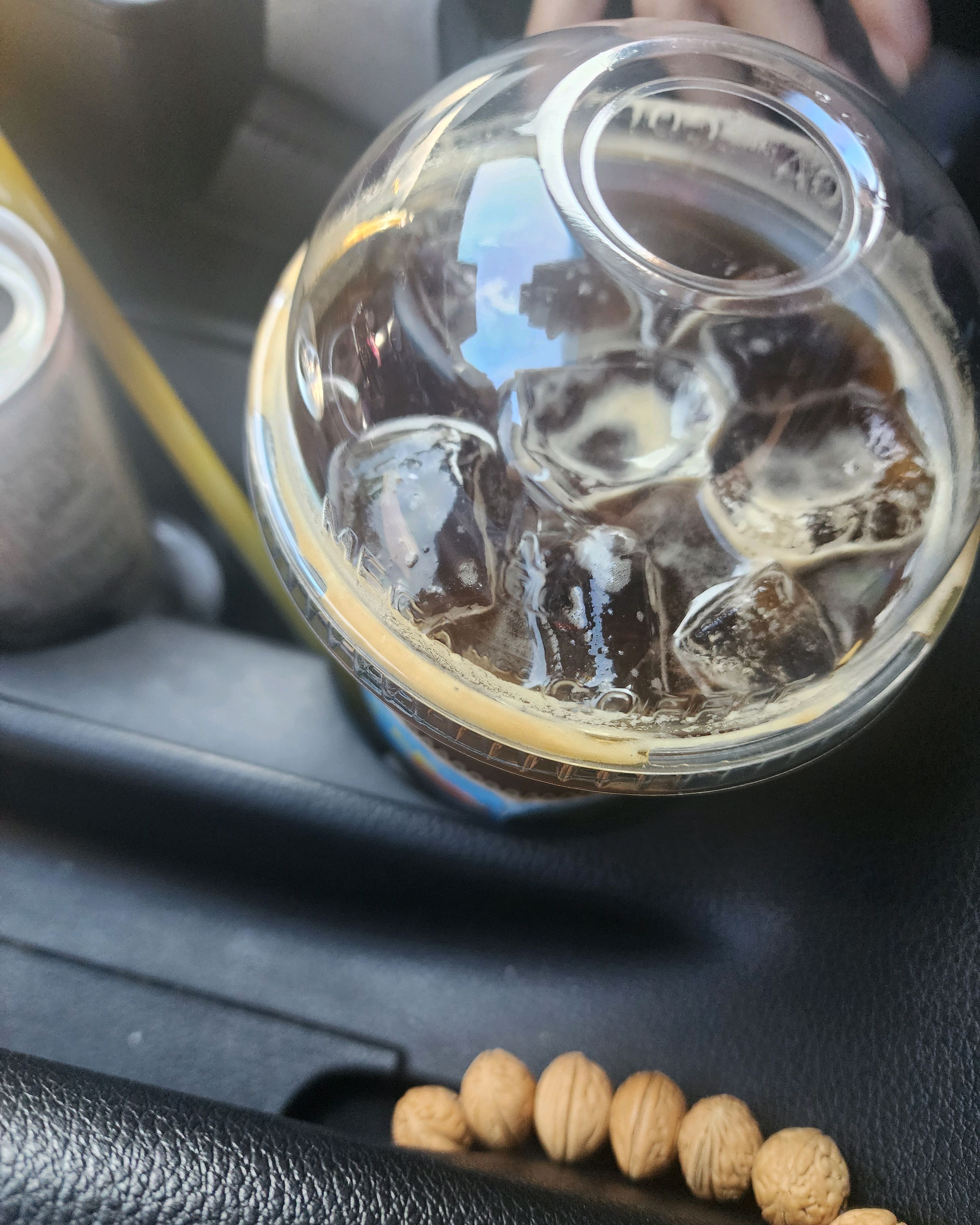기분 좋게 여행 하고 쿠폰커피 1잔, 돈 주고 음료 1잔 - 송정 맛집 메가MGC커피 부산송정점