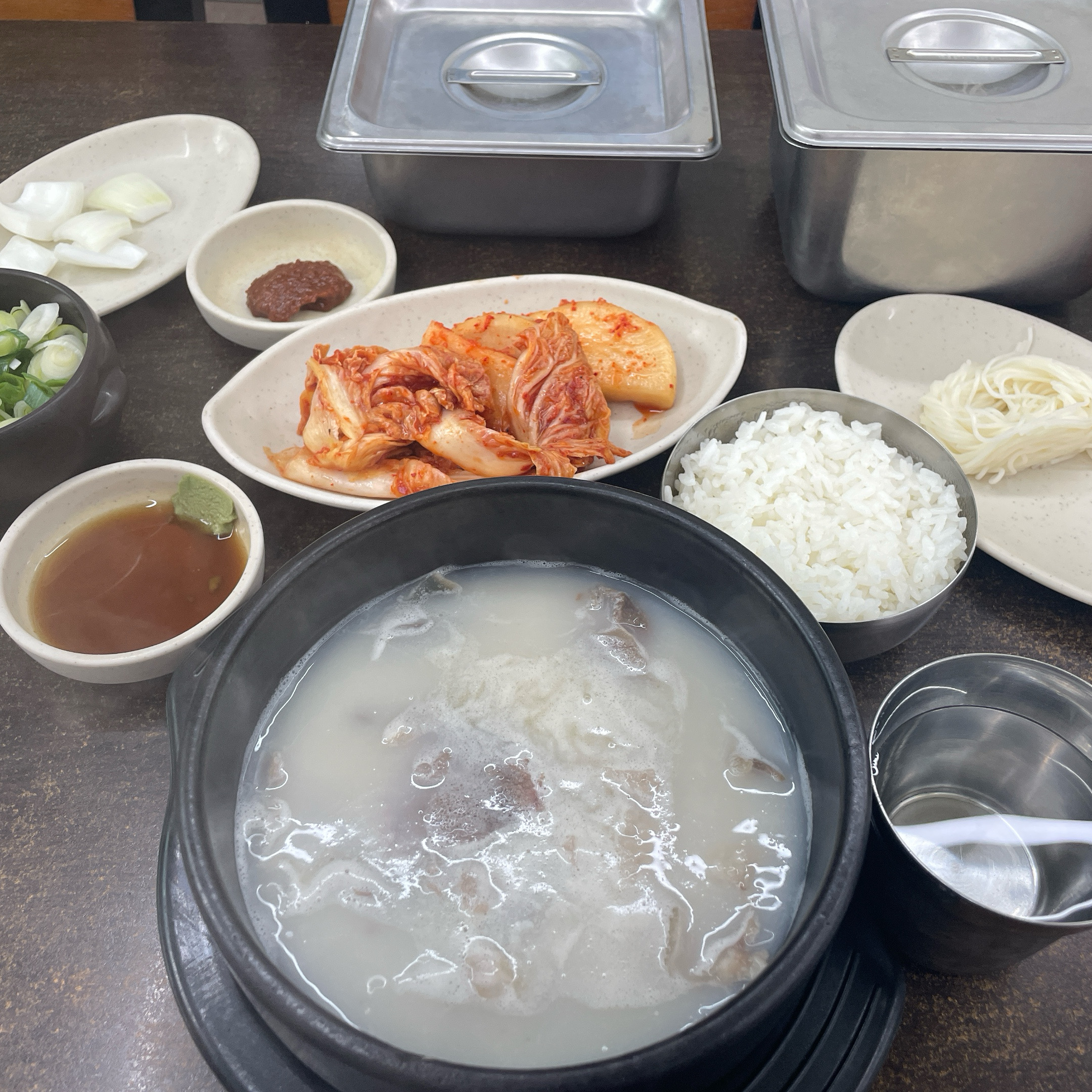  새절역 소머리국밥 전문점 신곤지암소머리국밥 본점