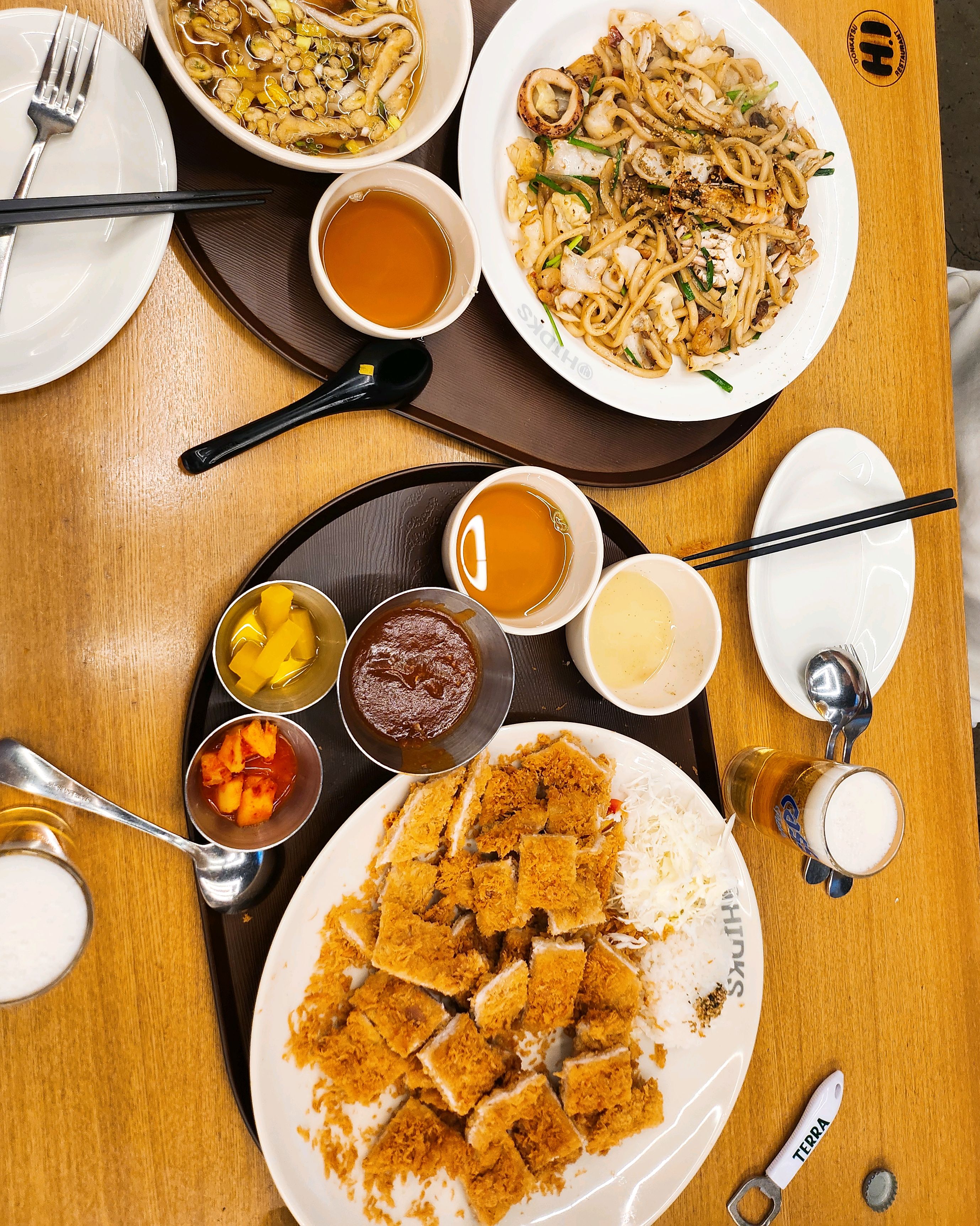 돈까스 크기에 놀라고 볶음우동 많은거에 깜짝 놀라고 맛에 또한번 놀랬어요. - 동탄 반송동 맛집 홍익돈까스 동탄 본점