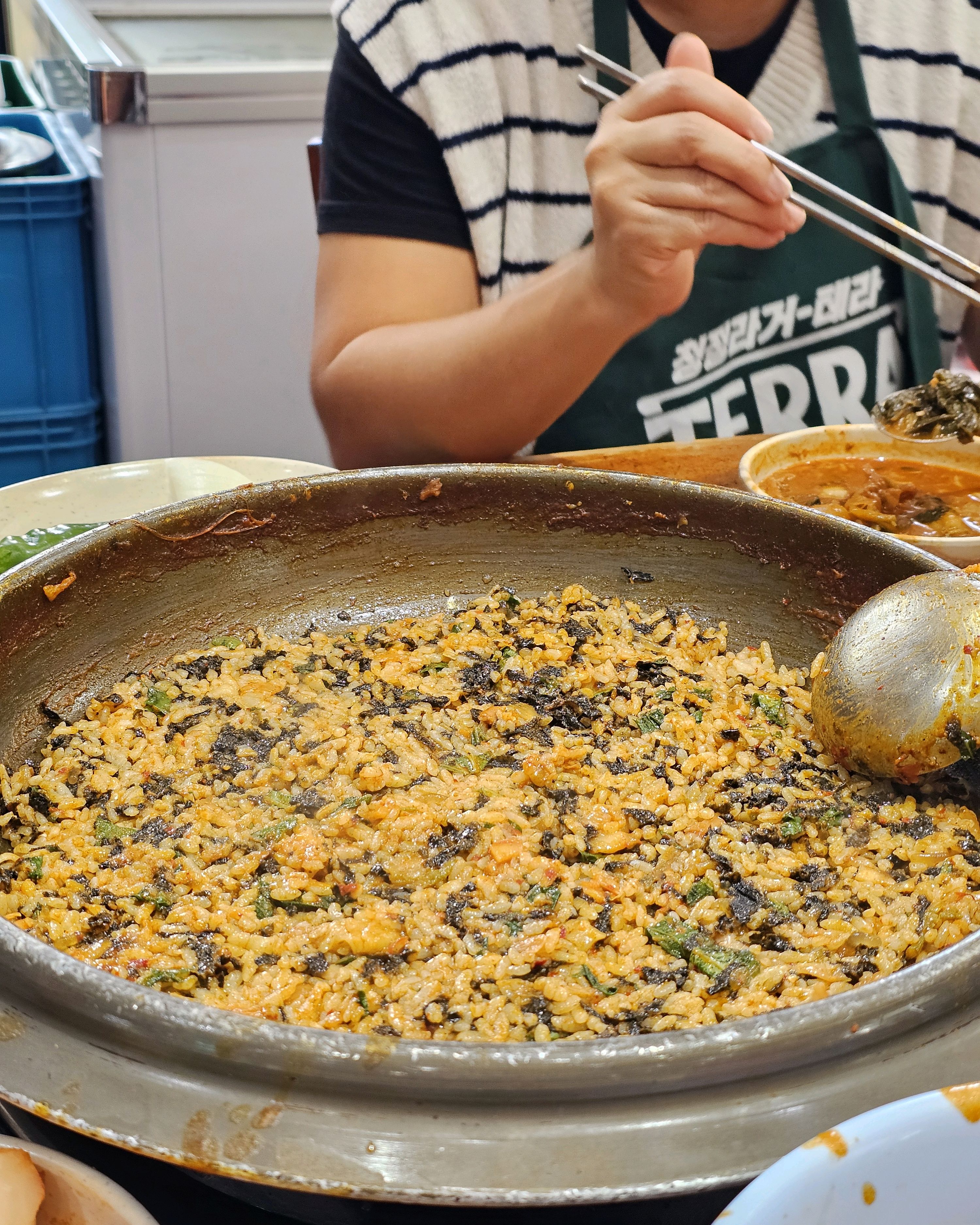 Handong-gil, bones, and gamjatang, a famous restaurant in Sinnae-dong, Jungnang-gu, Seoul, Sinnae headquarters