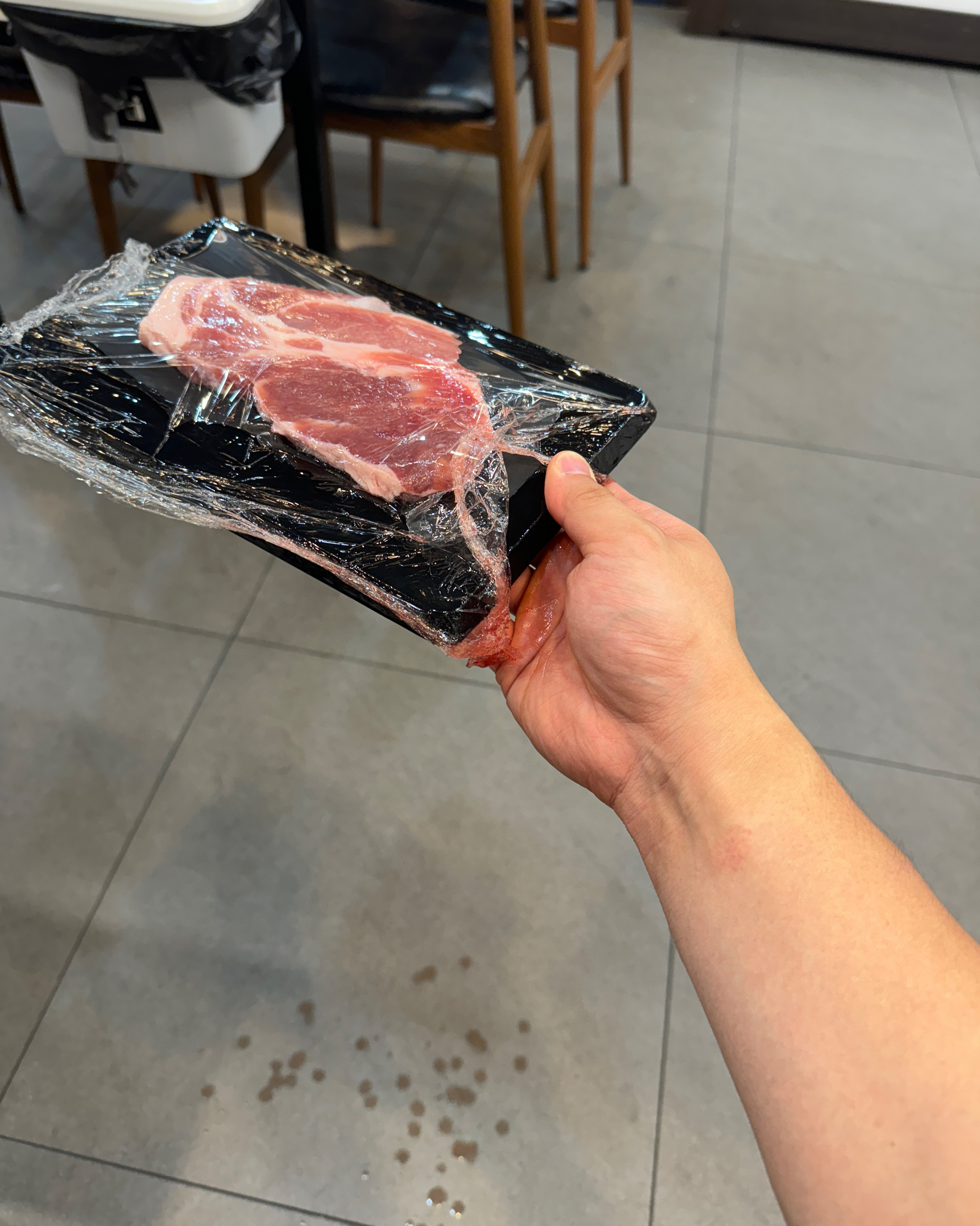 명륜 정말 좋아하는 사람입니다. 하지만 이곳 철판은 너무 얇아서 고기 다 붙고, 고기는 핏