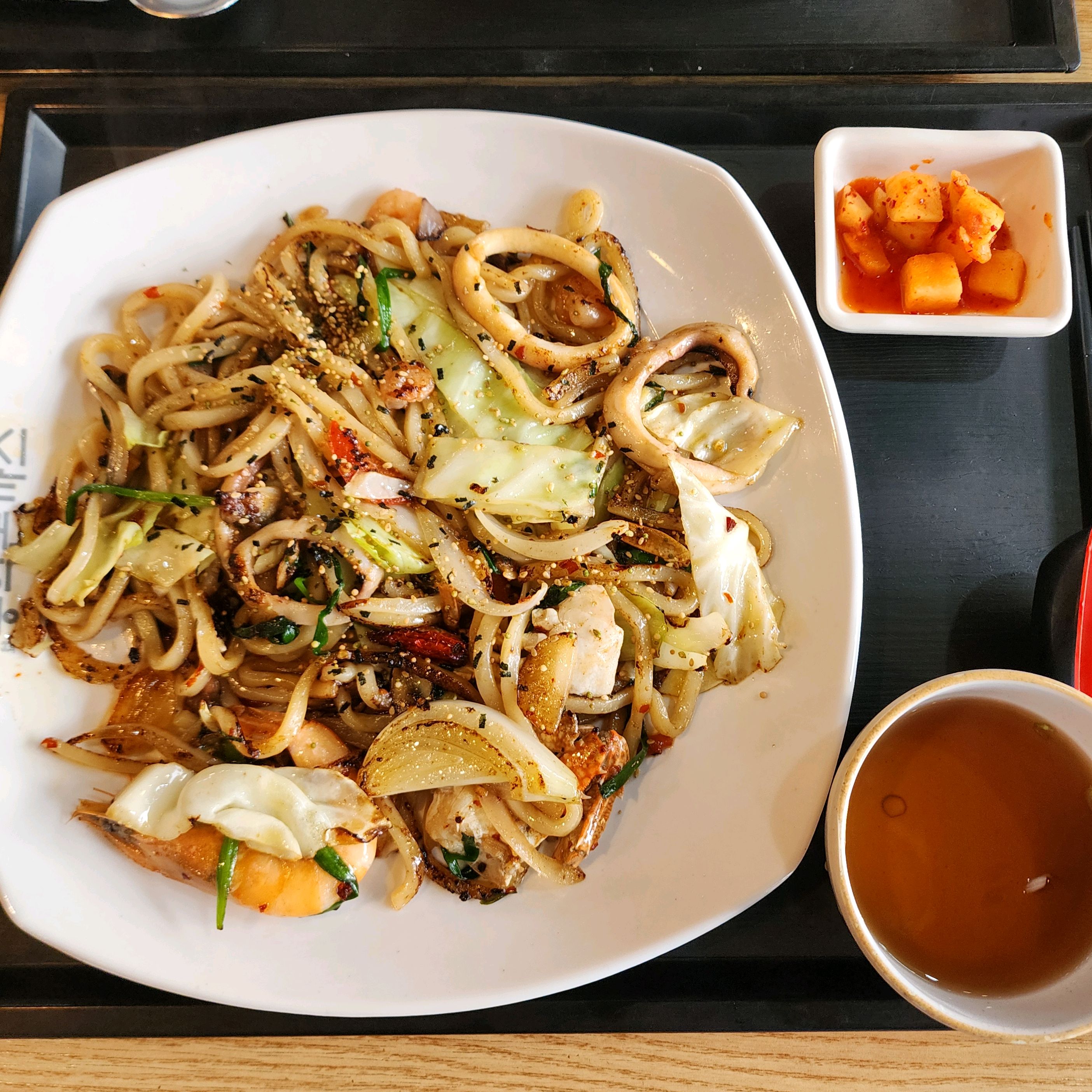 돈까스, 볶음 우동.. 양도 많고 맛있습니다. 아이들과 같이 방문하기도 좋아요. - 천안 신방동 맛집 홍익돈까스 천안신방점