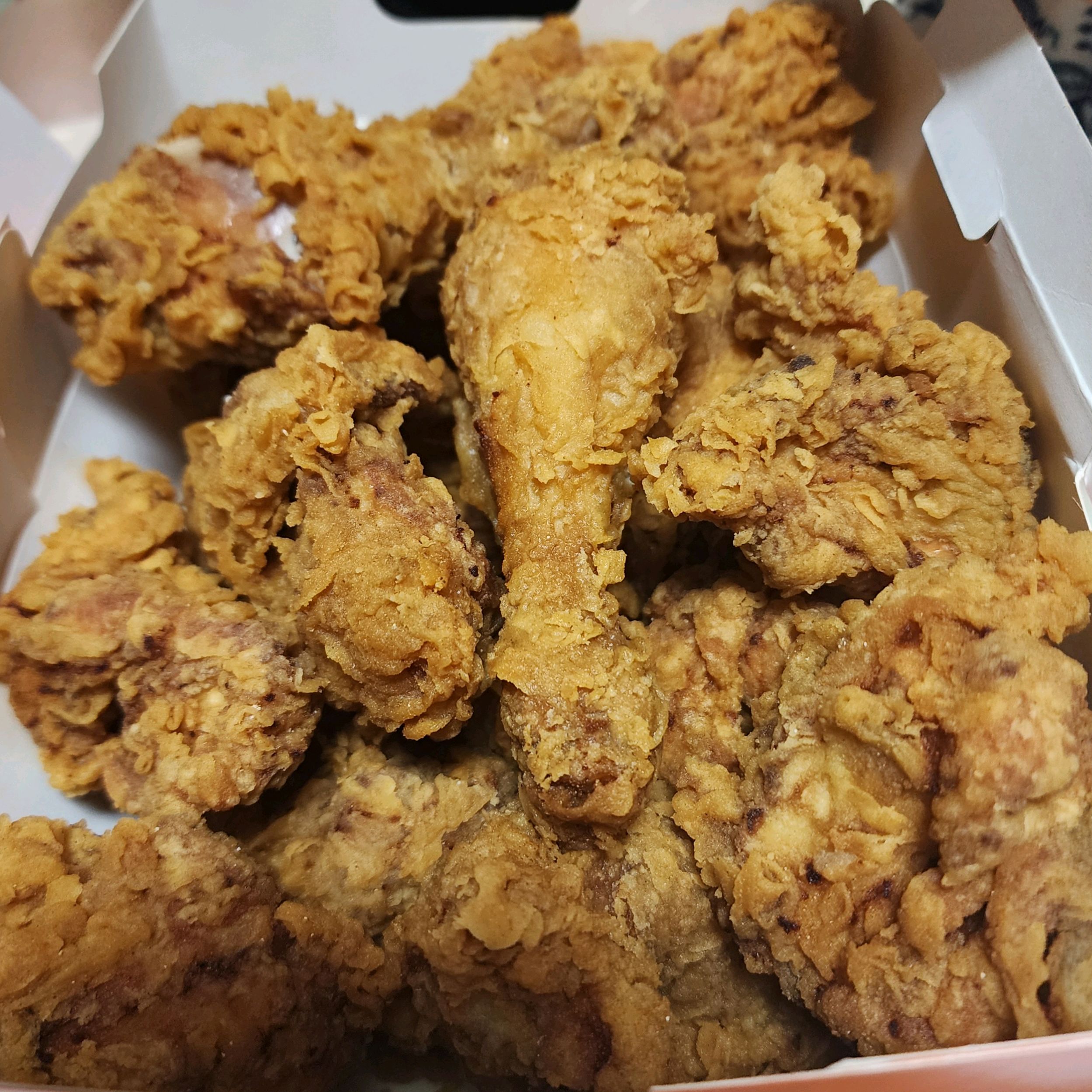프라이드 치킨은 무조건 멕시카나 불당점에서 시켜요. 겉바속촉. 튀김옷은 바삭하고 살은 부