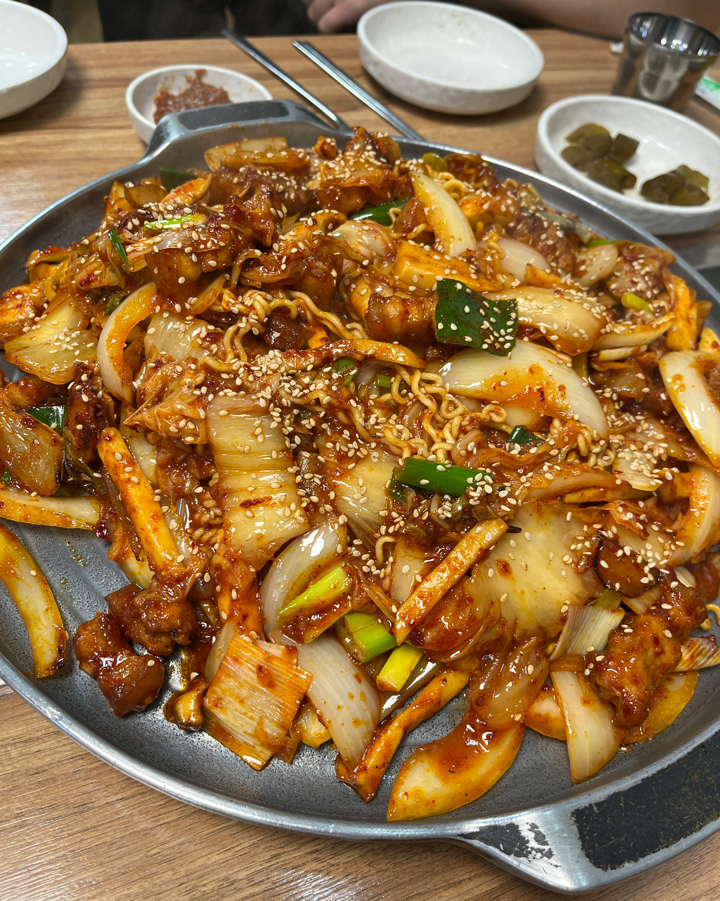  서울시 성동구 송정동 맛집 통돼지 두루치기 김치찌개 전문점