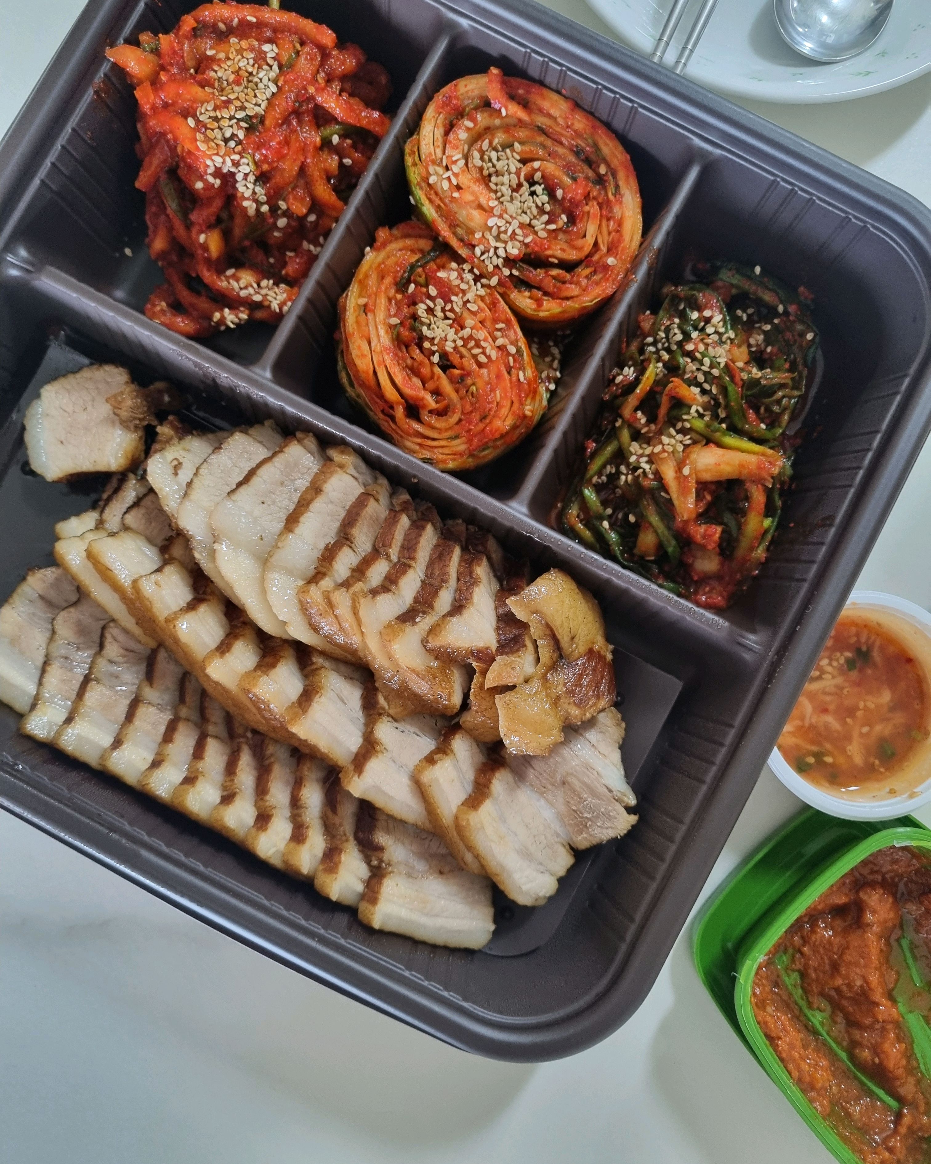 보쌈고기도 맛있고, 김치류도 전부다 맛있어서 보쌈은 여기서만 먹어요ㅎㅎ - 불당동 맛집 항아리 보쌈 불당점