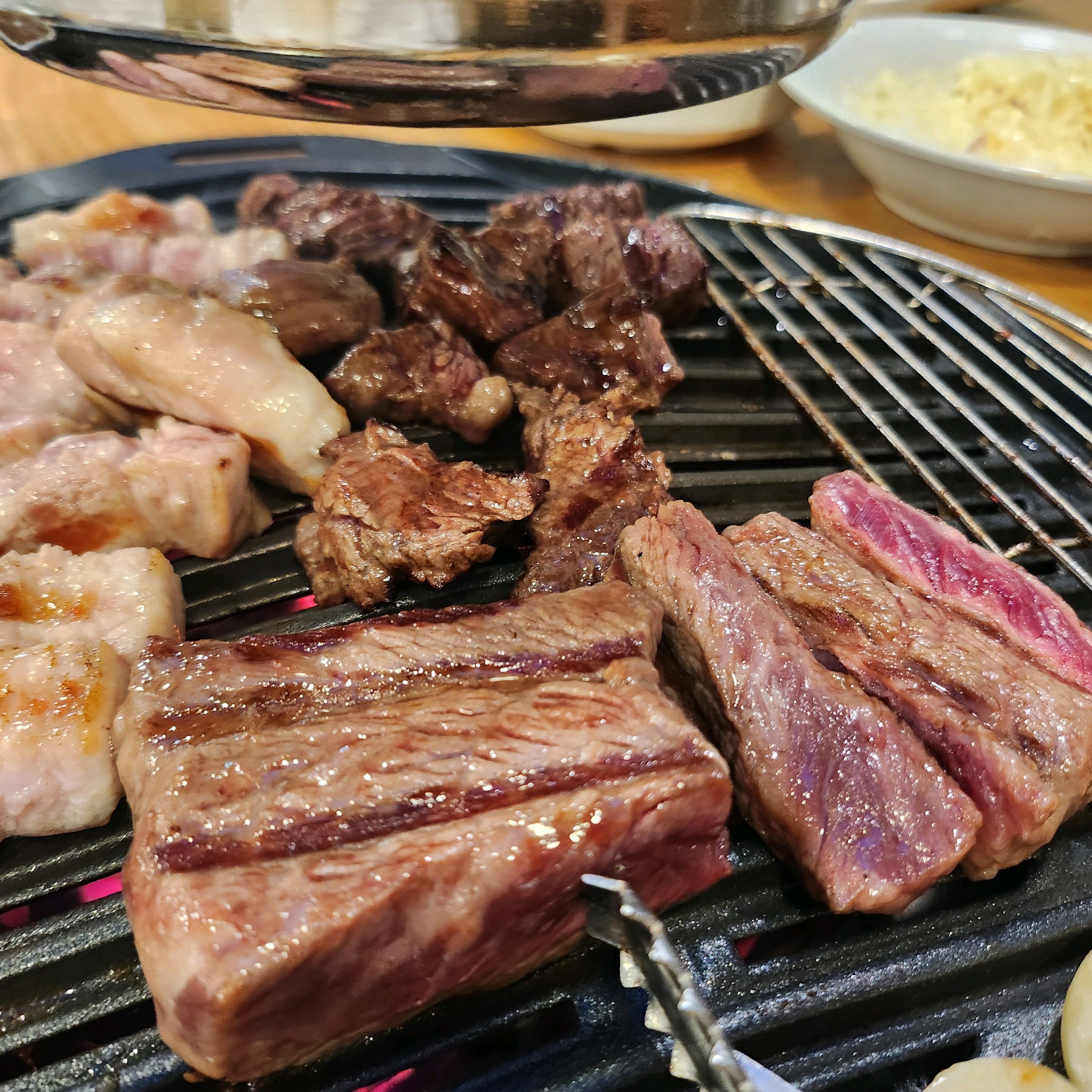 1* 너무 맛있어요! 소고기가 항상 야들여들 하고, 돼지고기 멜젓도 넘 맛있어요 - 권선동 맛집 소풍