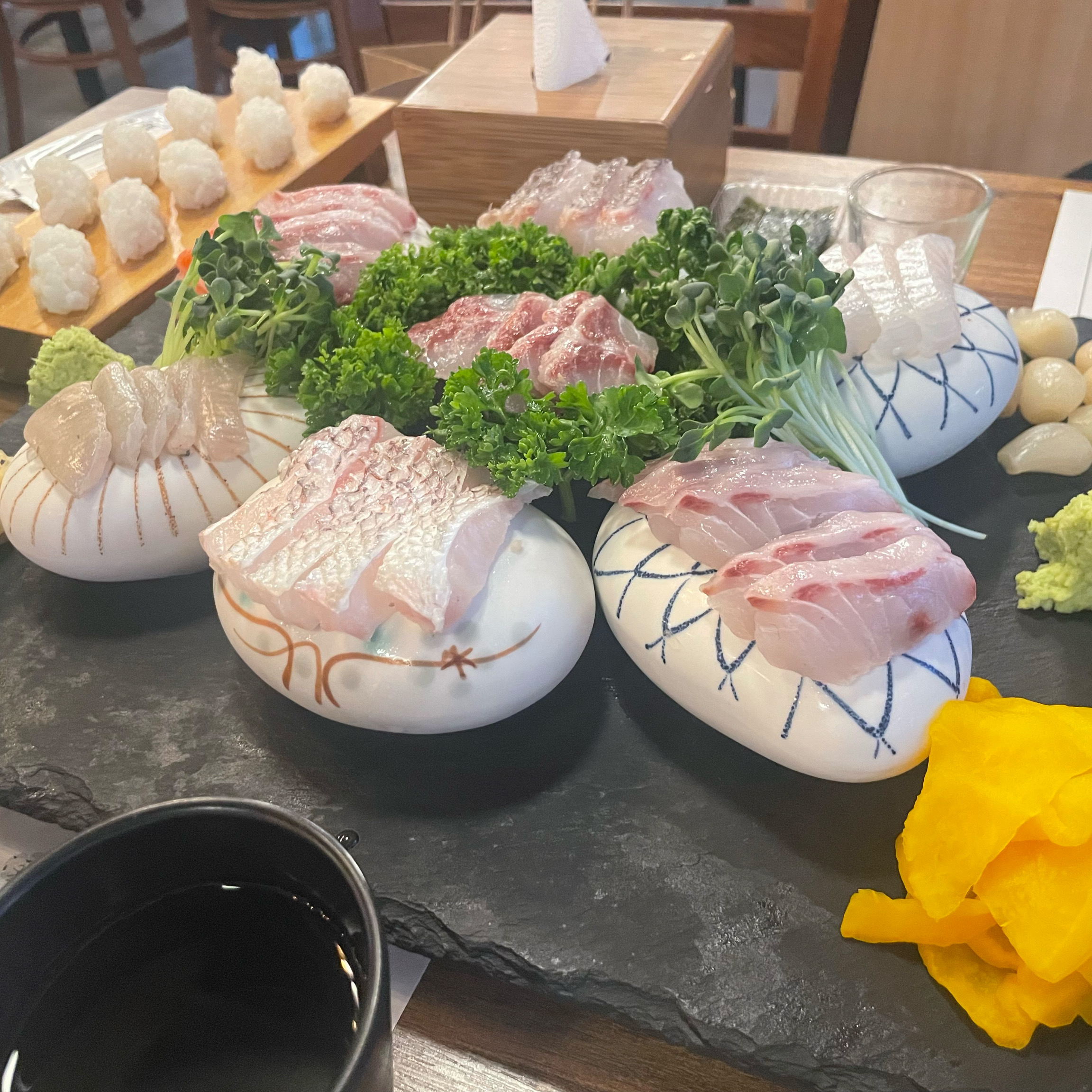 회 너무 맛있고 중간 중간 리필도 계속해주셔서 너무 배불리 잘먹었습니다! 매운탕도 국물이