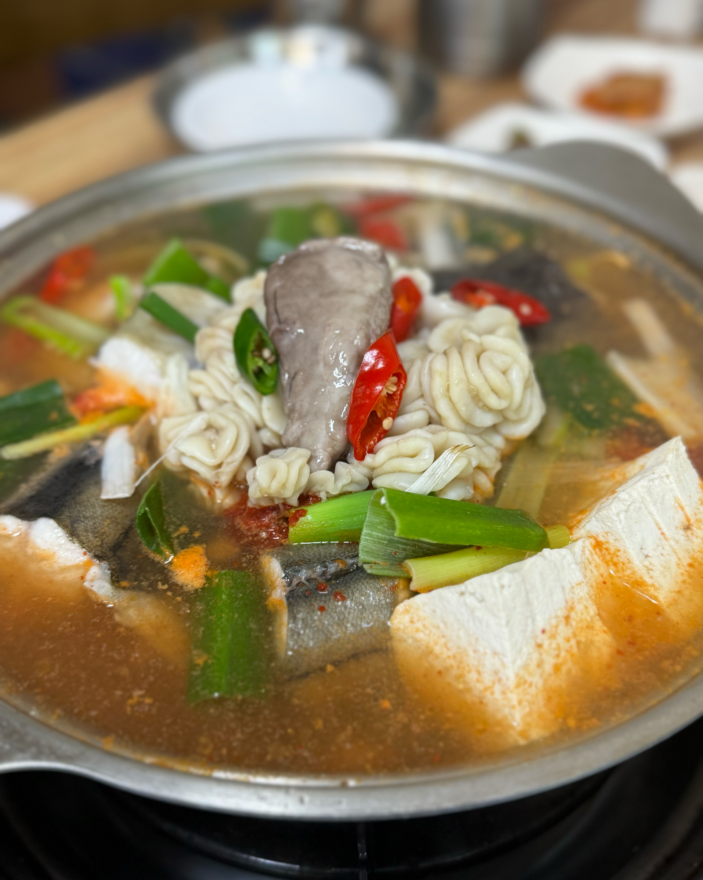 맛집이라해서 예약후 아버지 모시고 다녀왔습니다. 생태전골(소)랑 대구내장볶음 주문해서 3명