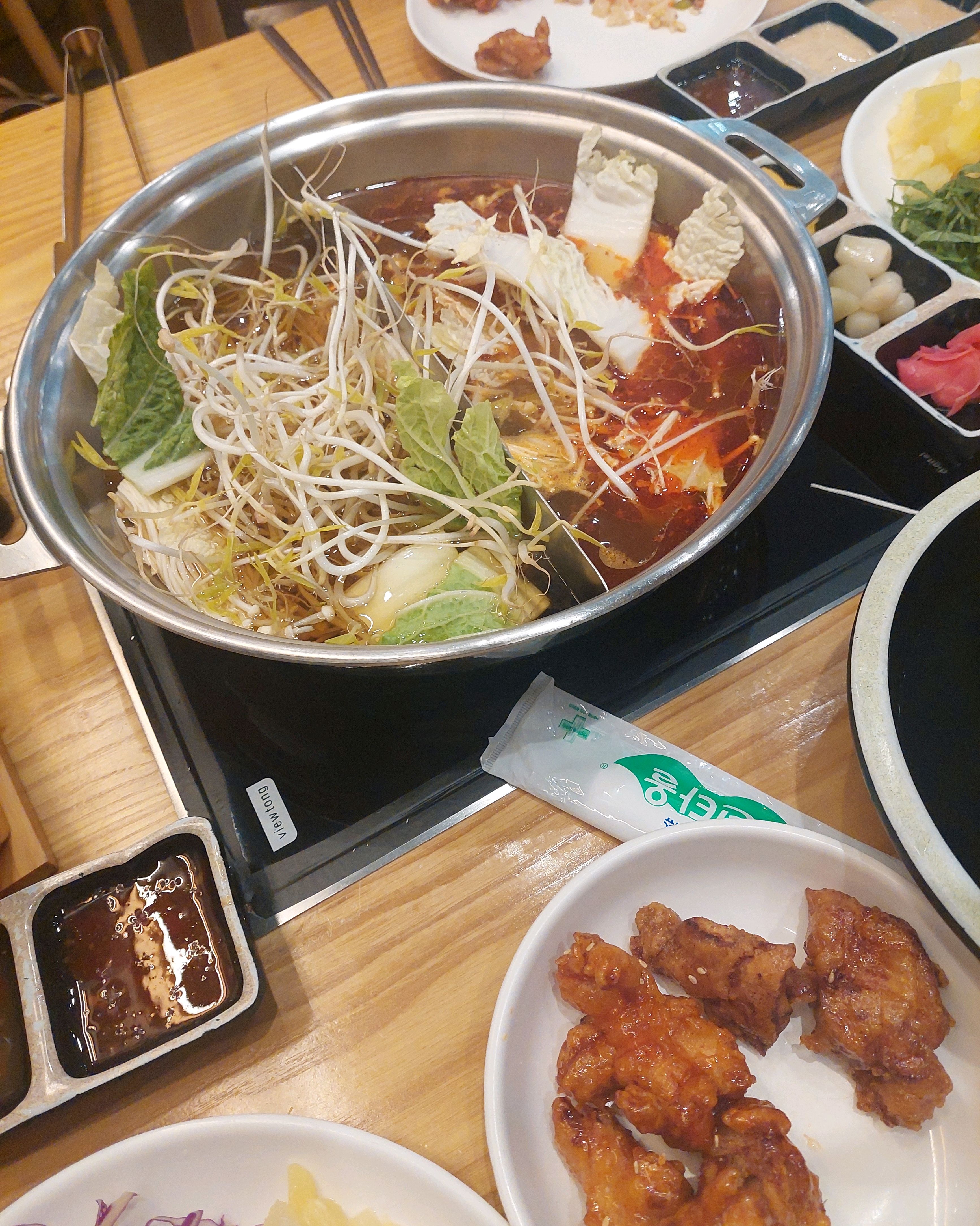 브레이크타임끝나자마자 입장했는데 사람점점 오더라구요 역시 샤브20이네욤~ 가쓰오부시랑 훠궈