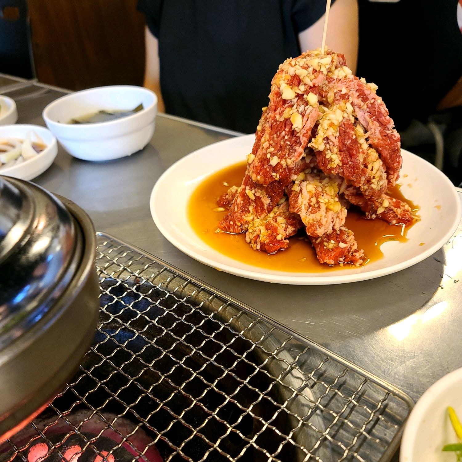 가족 식사 목적으로 가서 술 없이 갈비살과 된장찌개, 밥만 먹고 왔네요. 고기질과 마늘 양