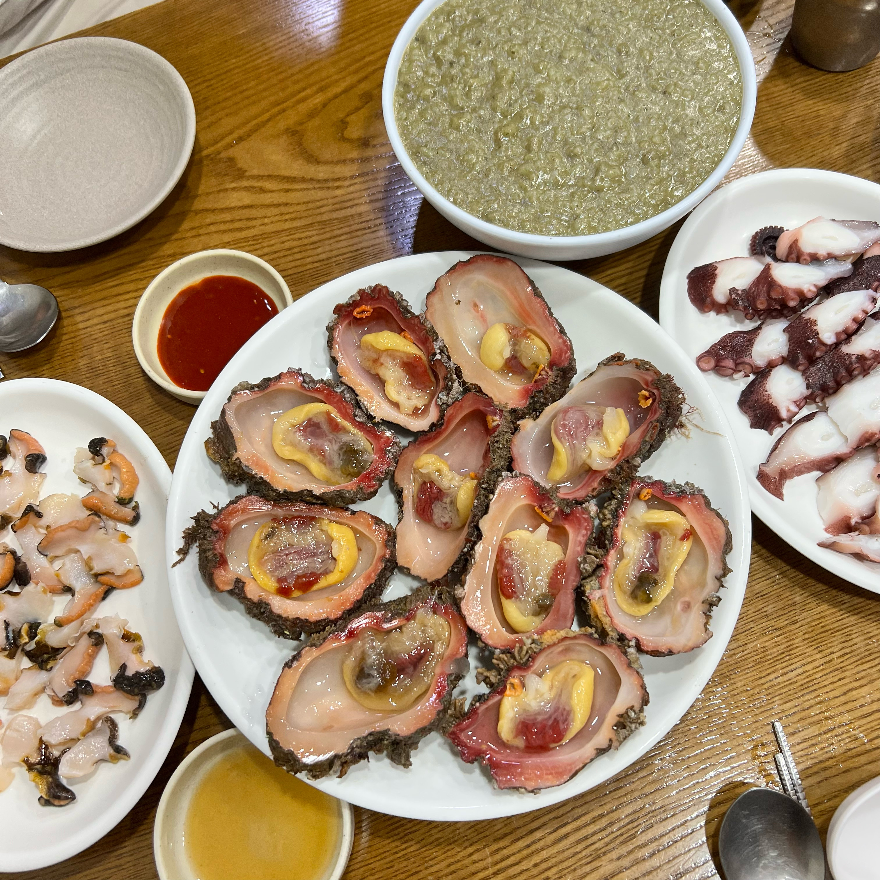 돌멍게도 싱싱하고 문어도 넘 맛있었는데 - 제주 맛집 일통이반
