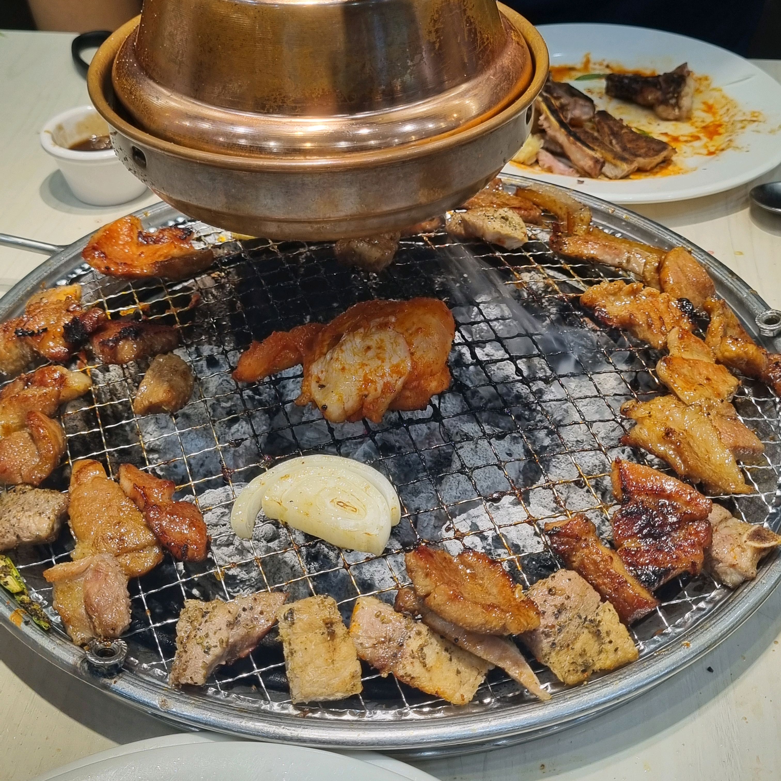 추석이라고 가족들과 왔어요! 매장이 넓어서 바로 입장했어요! 다른 매장은 냉삼겹살 쓰던데