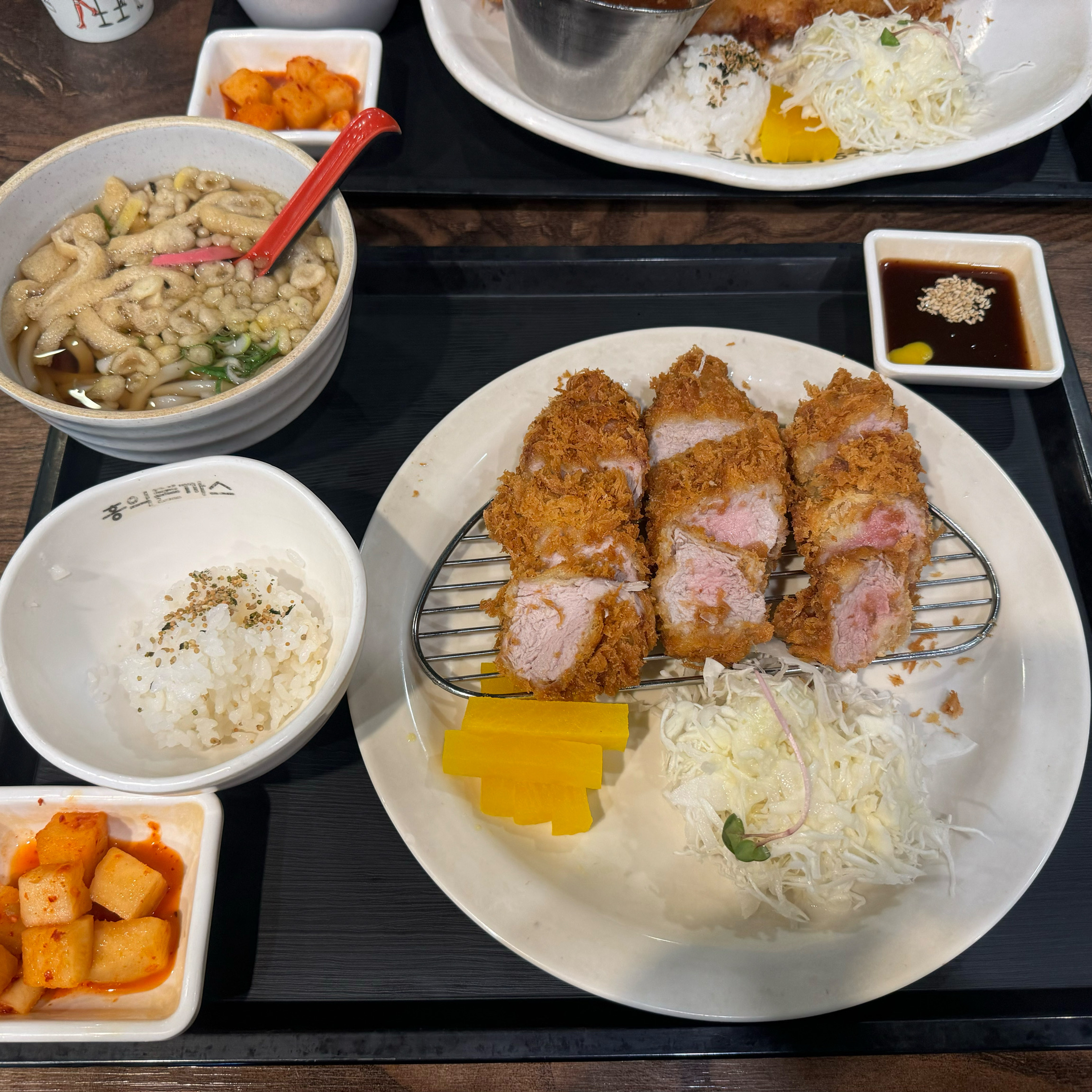 돈까스는 홍익 돈까스가 제일 나은듯해요. 가성비도 좋고 양도 많고 맛도 괜찮아요 - 대구 수성구 맛집 홍익돈까스 대구황금점