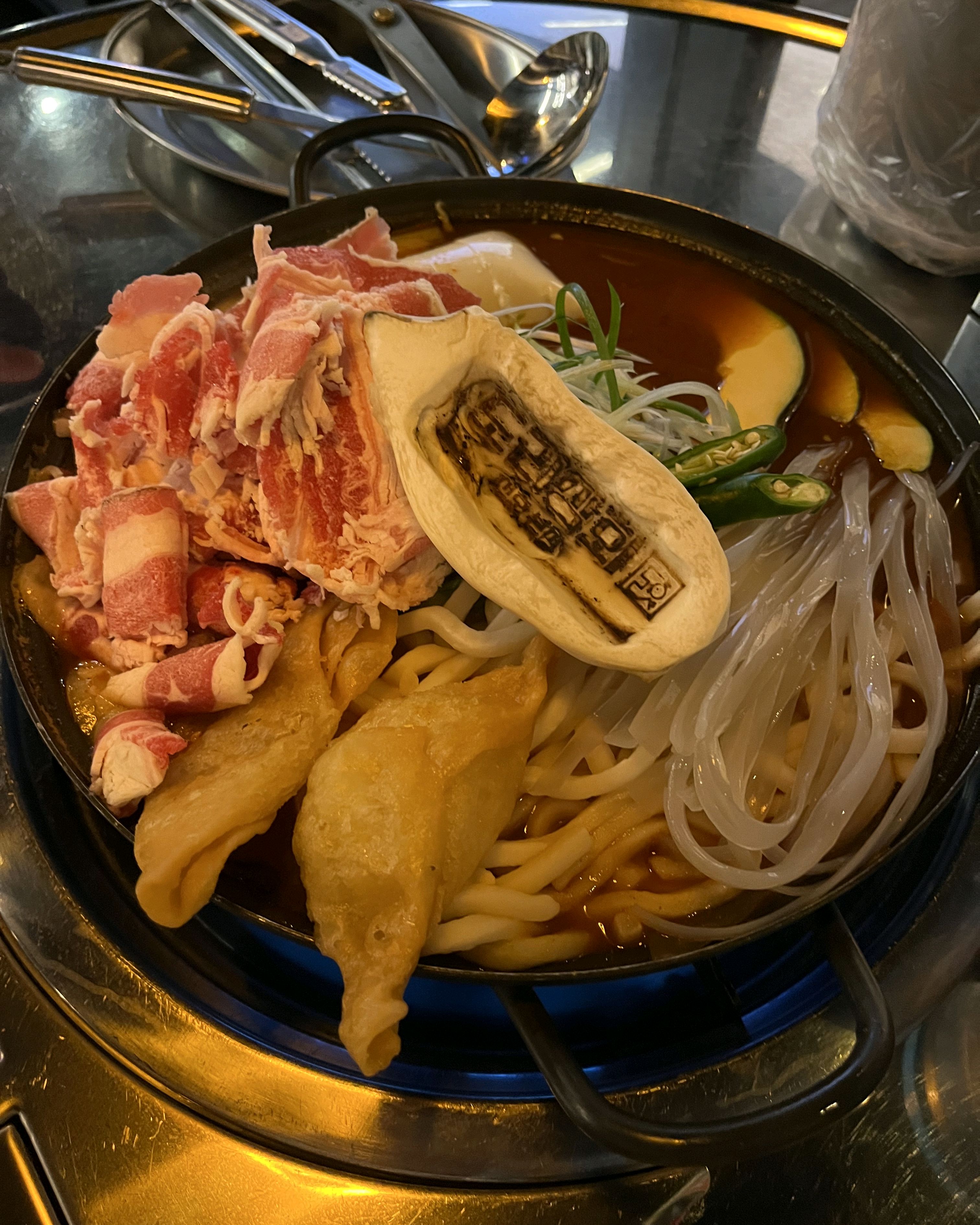 차돌들어간 차도리탕 먹었는데 술안주로 먹기 너무 좋은 맛이었어요 양이 너무 많아서 친구들