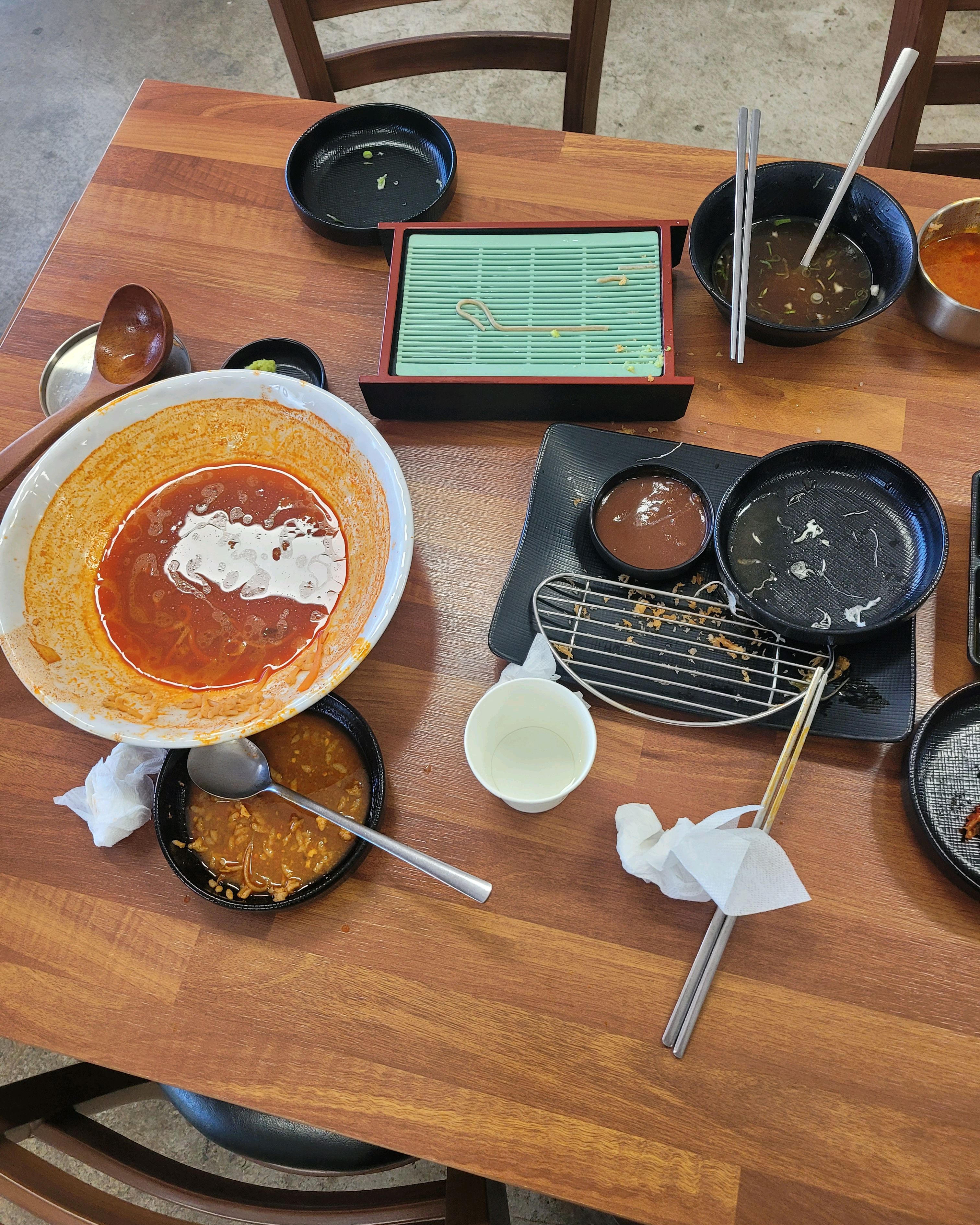 오늘도 정신없이 먹다가 다먹은다음에야 사진 찍었네요 - 전주 맛집 삼동소바 전주덕진점