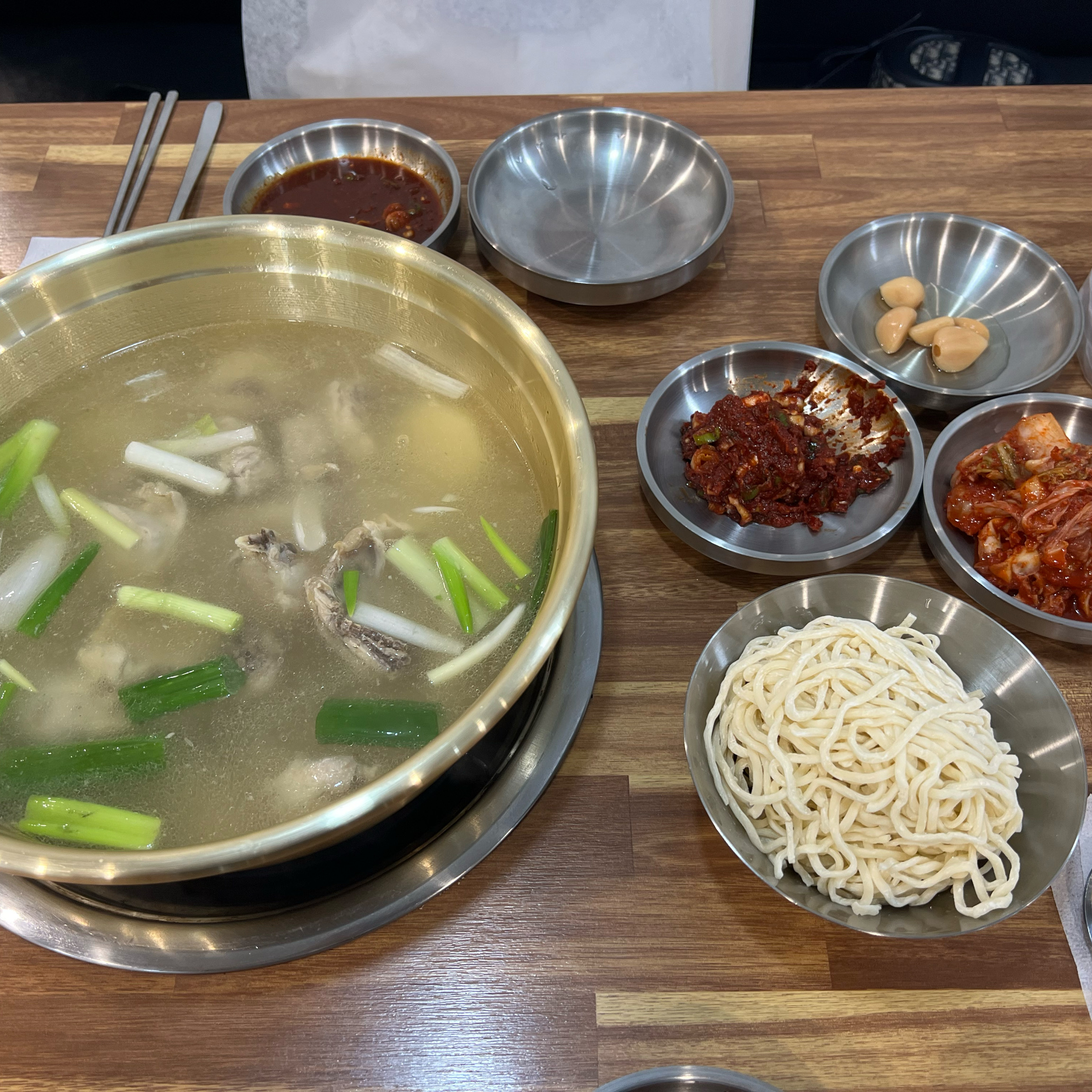  서울시 중구 회현동 맛집 효담칼국수 닭한마리 명동본점