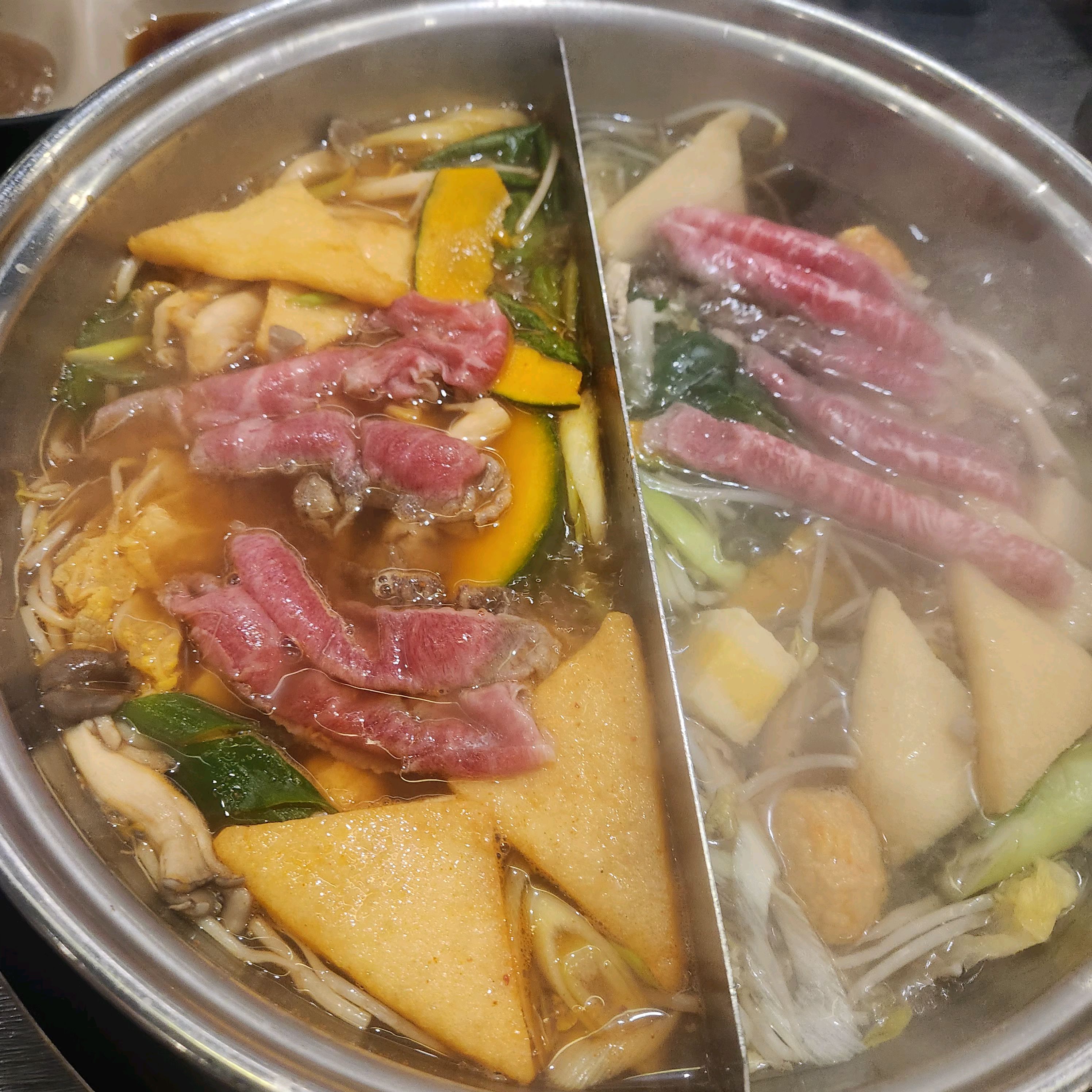 매운맛 순한맛 두가지 육수로 다양하게 먹을수있고 야채나 고기도 좋았습니다 - 하남시청 맛집 소담촌 하남신장점