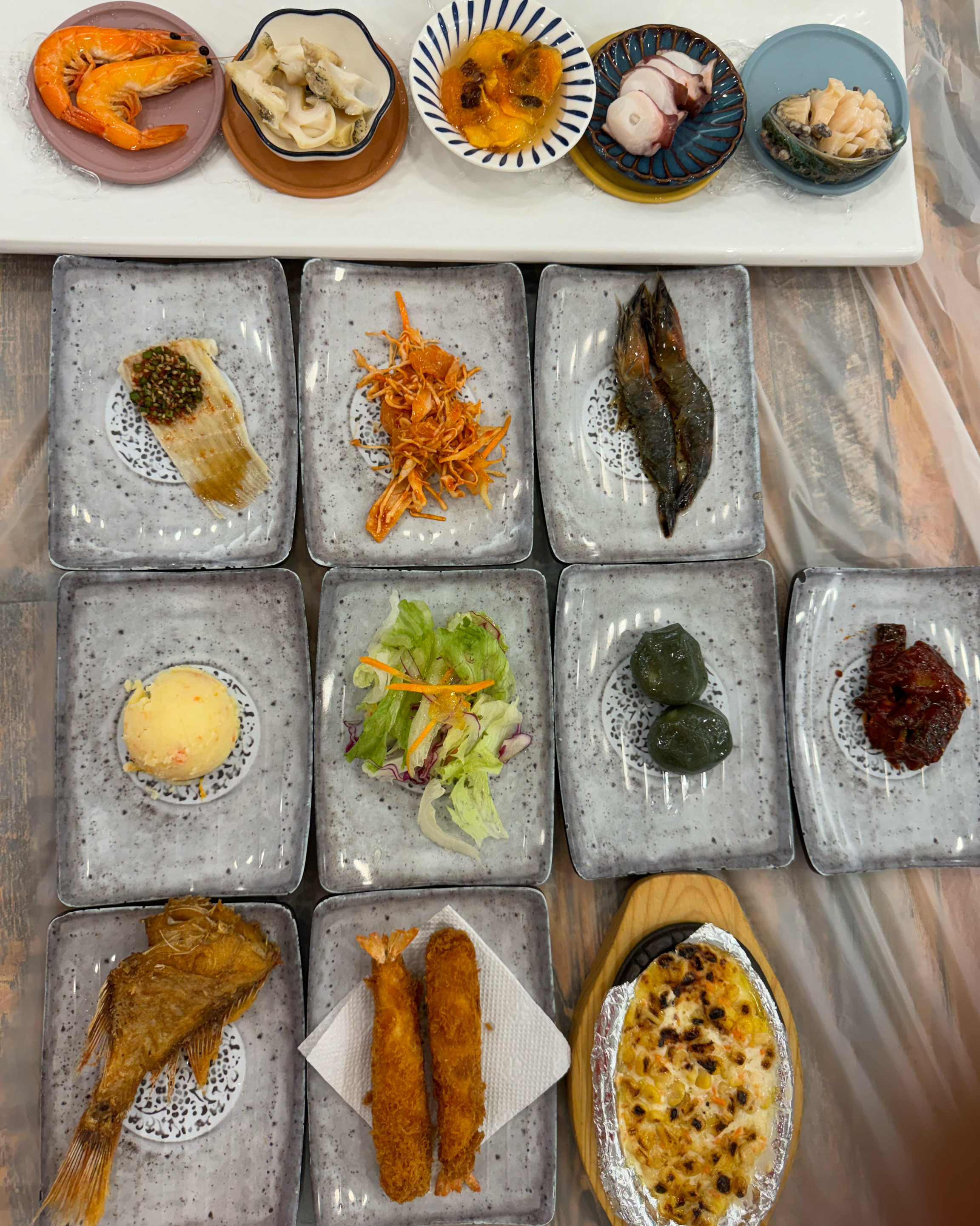 가리비, 대게세트 18만원 먹었는데 정말 신선하고 맛있었습니다. 대게도 먹기좋게 가위집 내