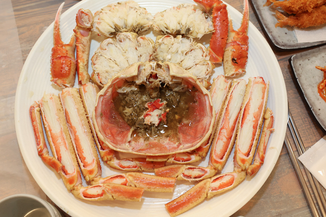 친구들이랑 여행가서 대게는 제대로 먹어보자!! 하고 후기 보고 찾아갔는데 진짜 넘 맛있어서