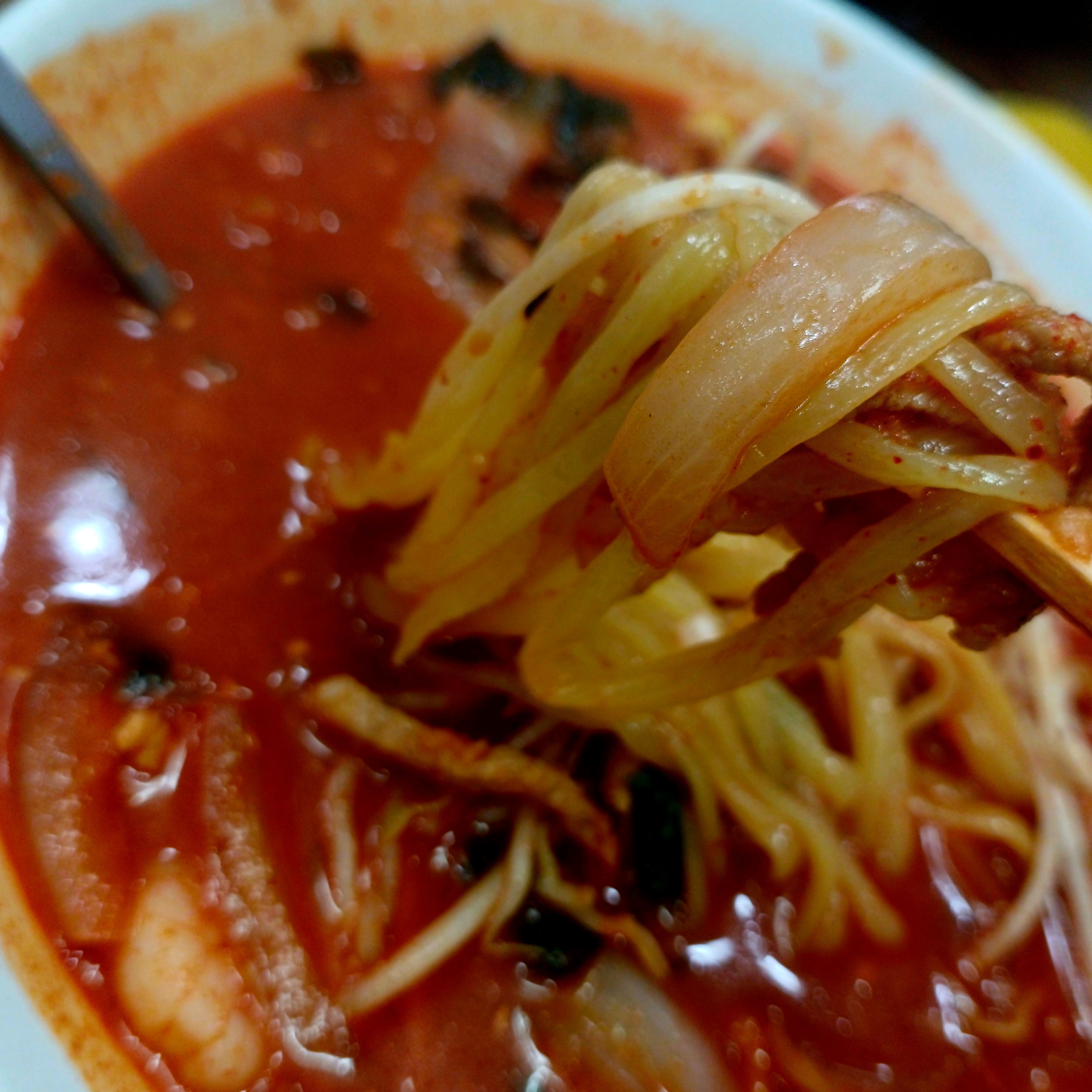 숙주랑 고기 가 들어가있는 짬뽕^^ - 삼척항 맛집 보스짬뽕