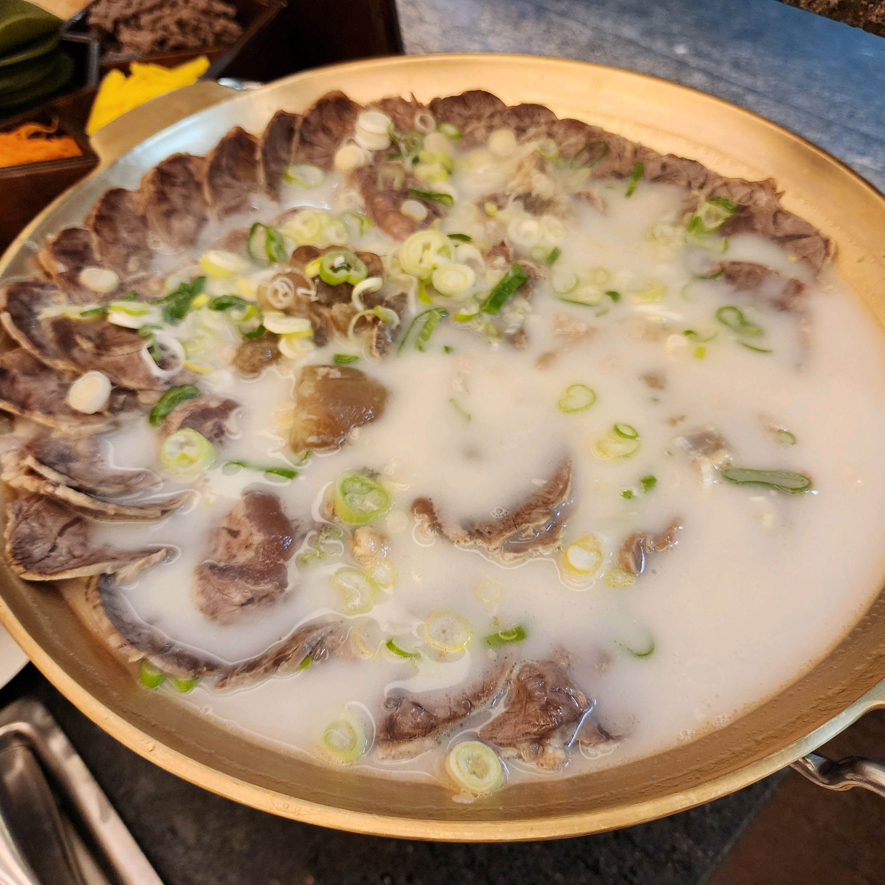 음식 재료가 좋은게 느껴져요. 어복쟁반,대게,LA갈비,베이징덕,도마호크 강추해요. - 경포대 맛집 씨마크호텔 더레스토랑