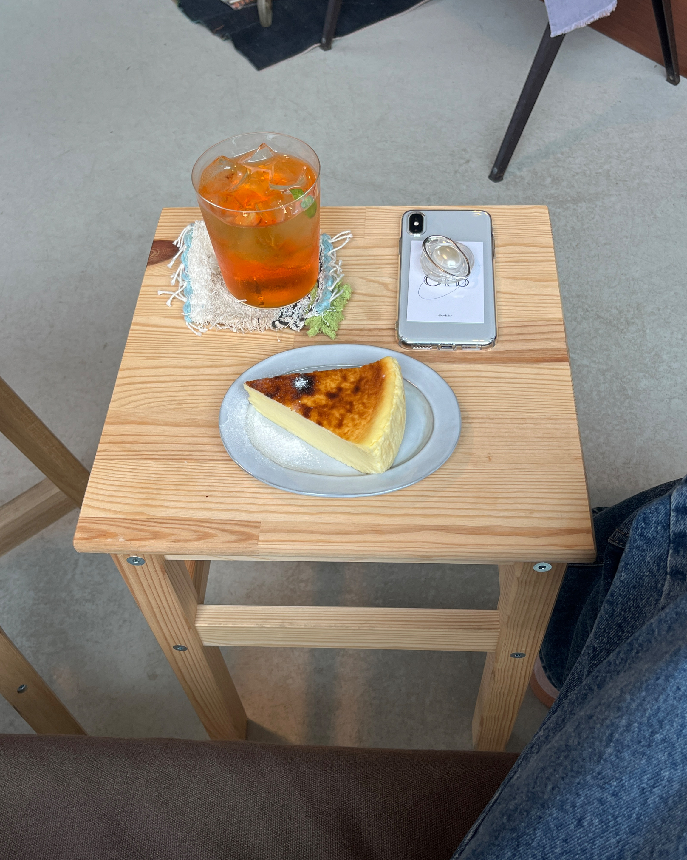 서울 놀러 왔는데 .. 단골하고 싶은 카페가 생겼어요 .. 🫶🏻 음료도 맛있구 디저트도 맛