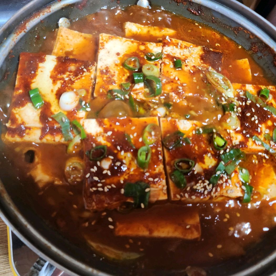 맛있게 잘먹었습니다. 두부조림은 참기름이나들기름향이 많이 나는 스타일이여서 제스타일은 아니
