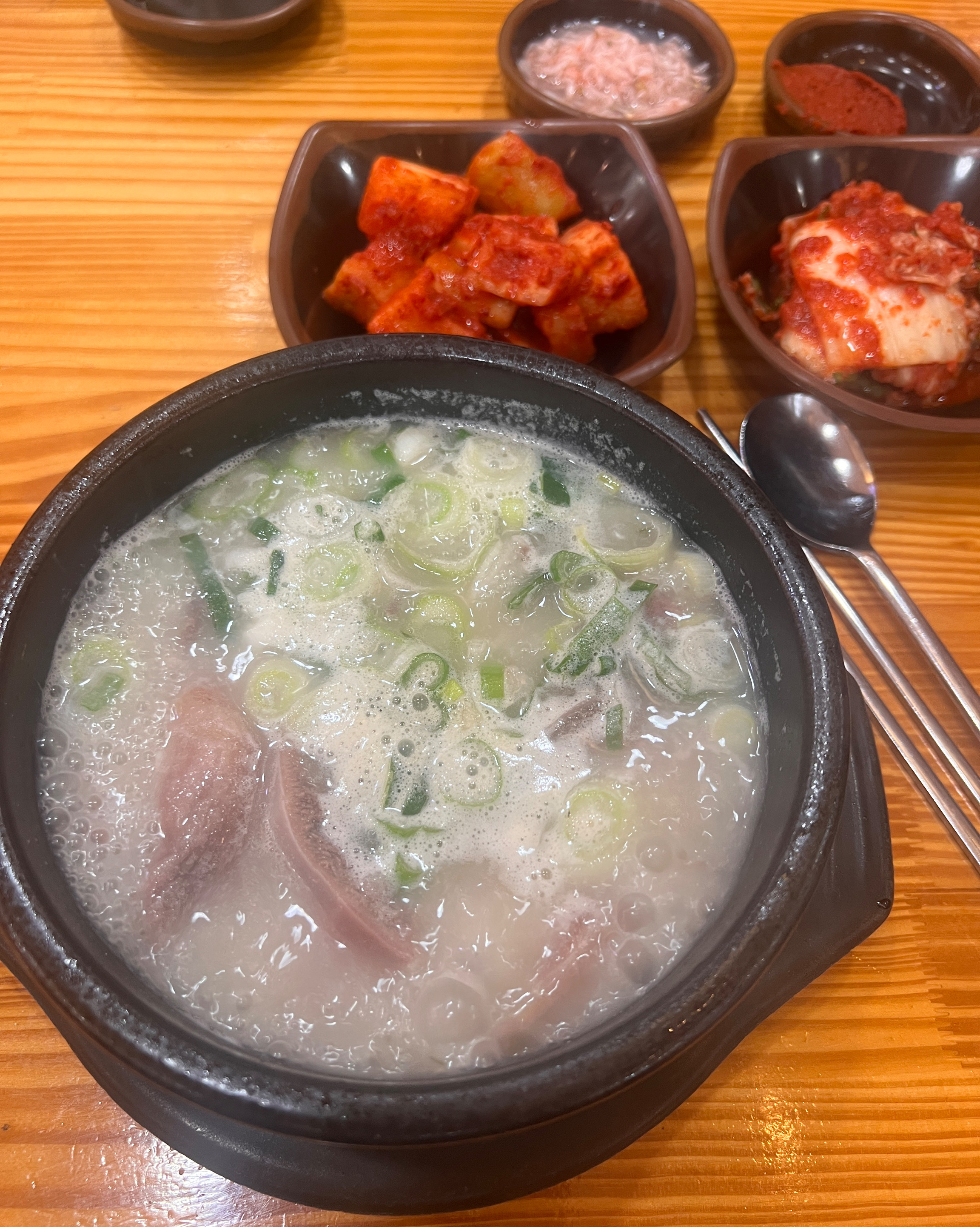 
신창역식당 백간난소머리국밥