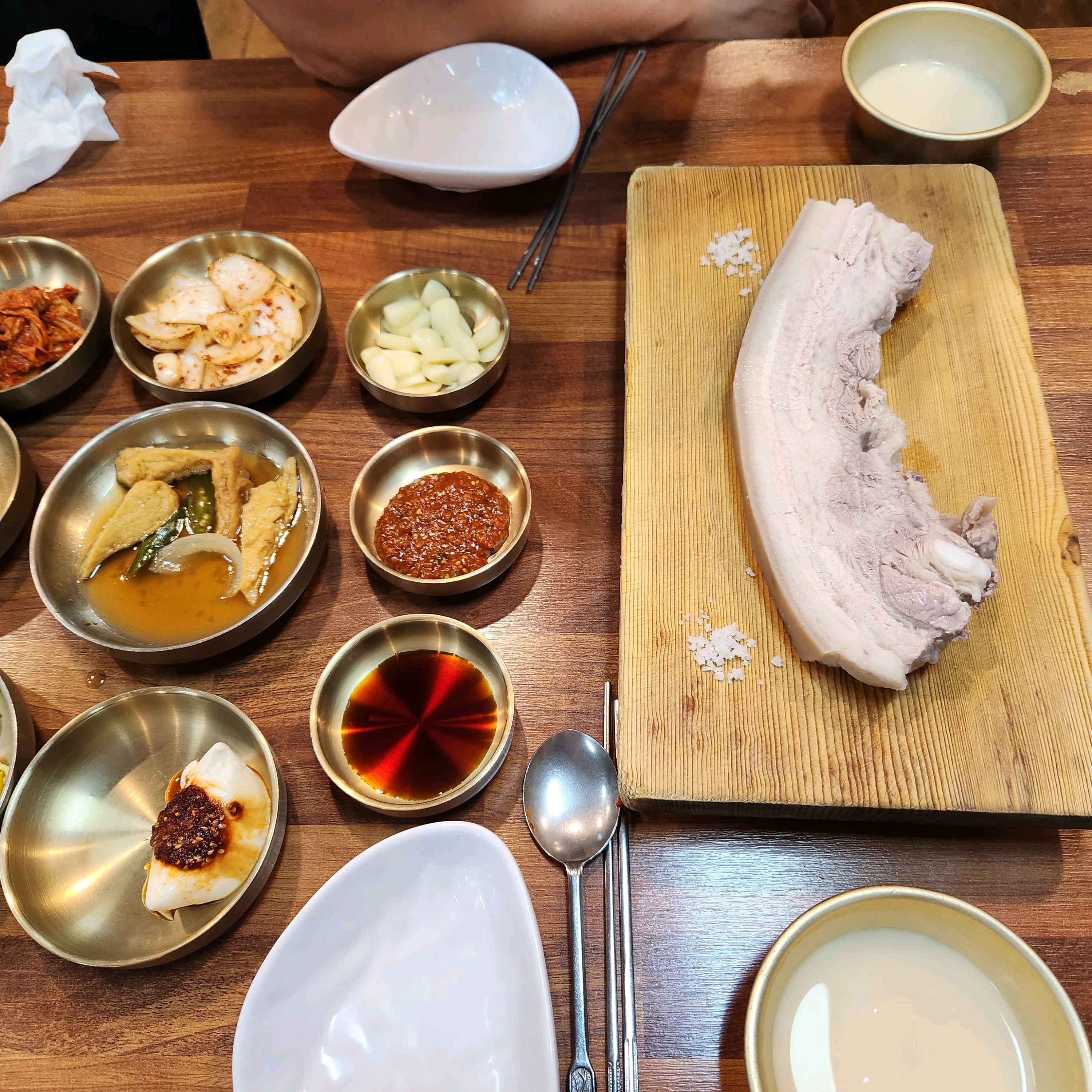 진짜 맛있는 수육을 맛볼수있어요. - 제주 맛집 천짓골식당