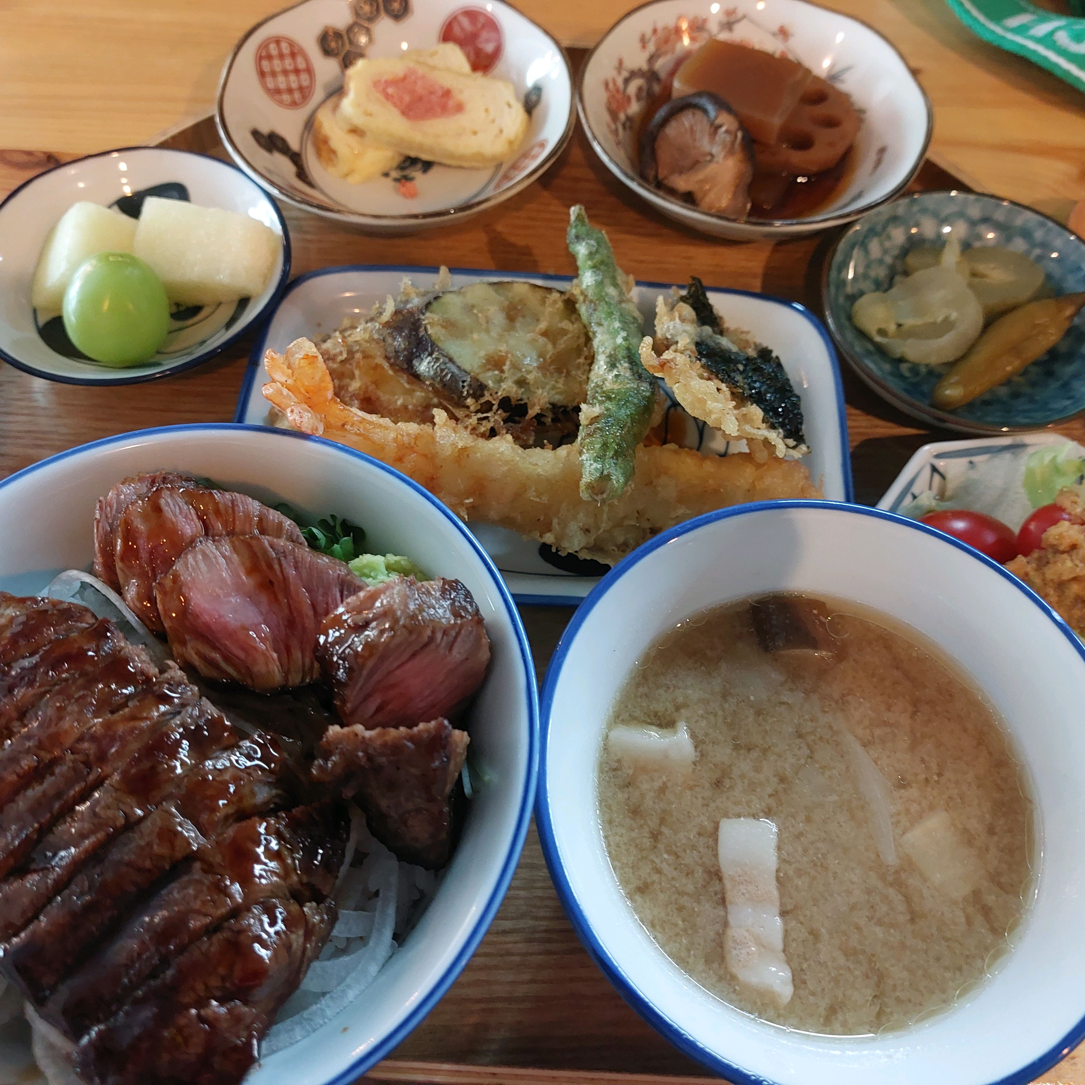 11시 오픈인데 좀 일찍갔다가 그 더위에 - 삼척항 맛집 해바라기식당