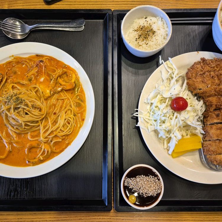 돈까스 생각 날때마다 와서 맛나게 먹먹고 있어요! - 퇴계동 맛집 홍익돈까스 춘천점