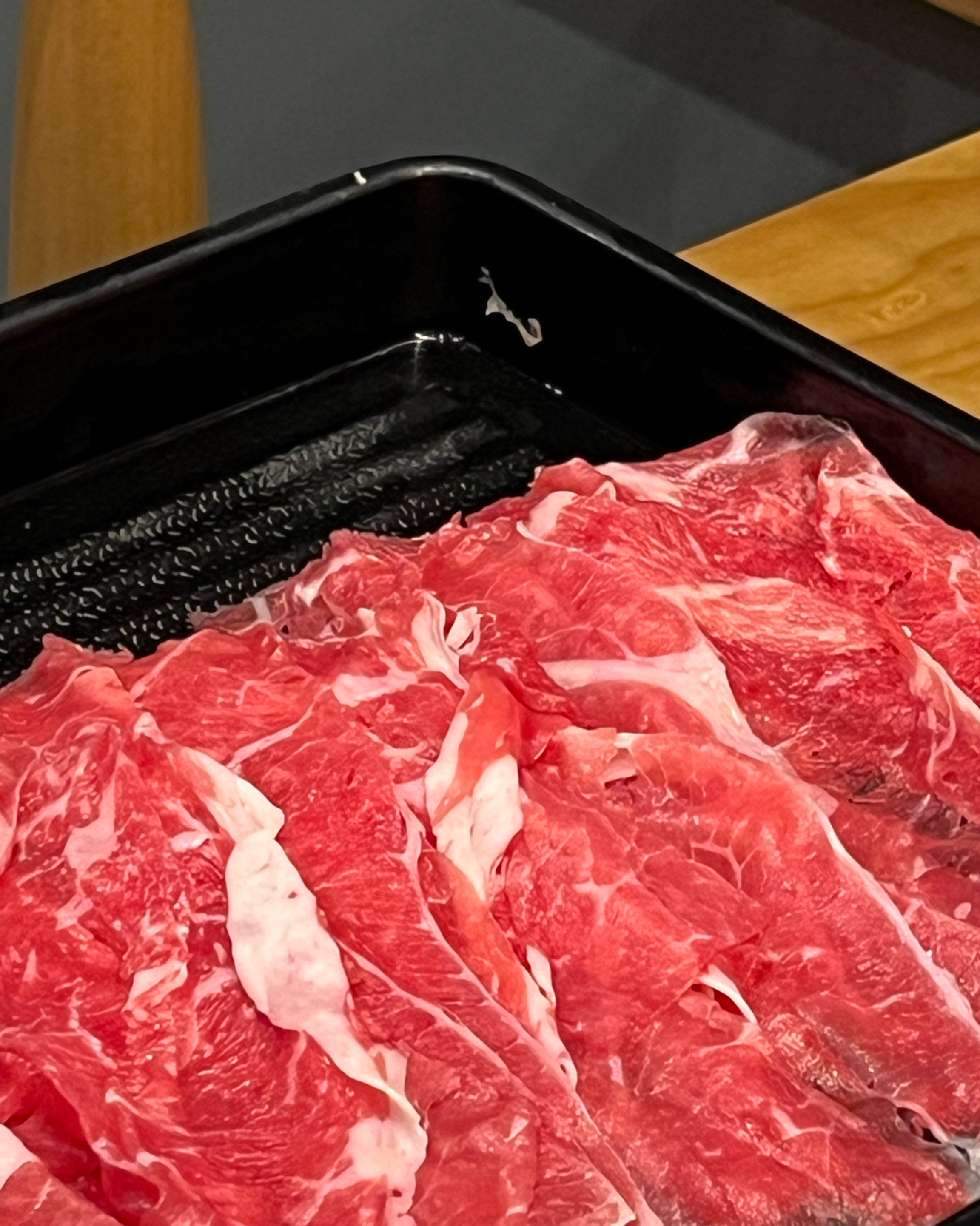 맛은 있었으나 고깃간에서 가져오는것 마다 용기 여기저기에 말라붙은 고기찌꺼기들이 붙어 있어
