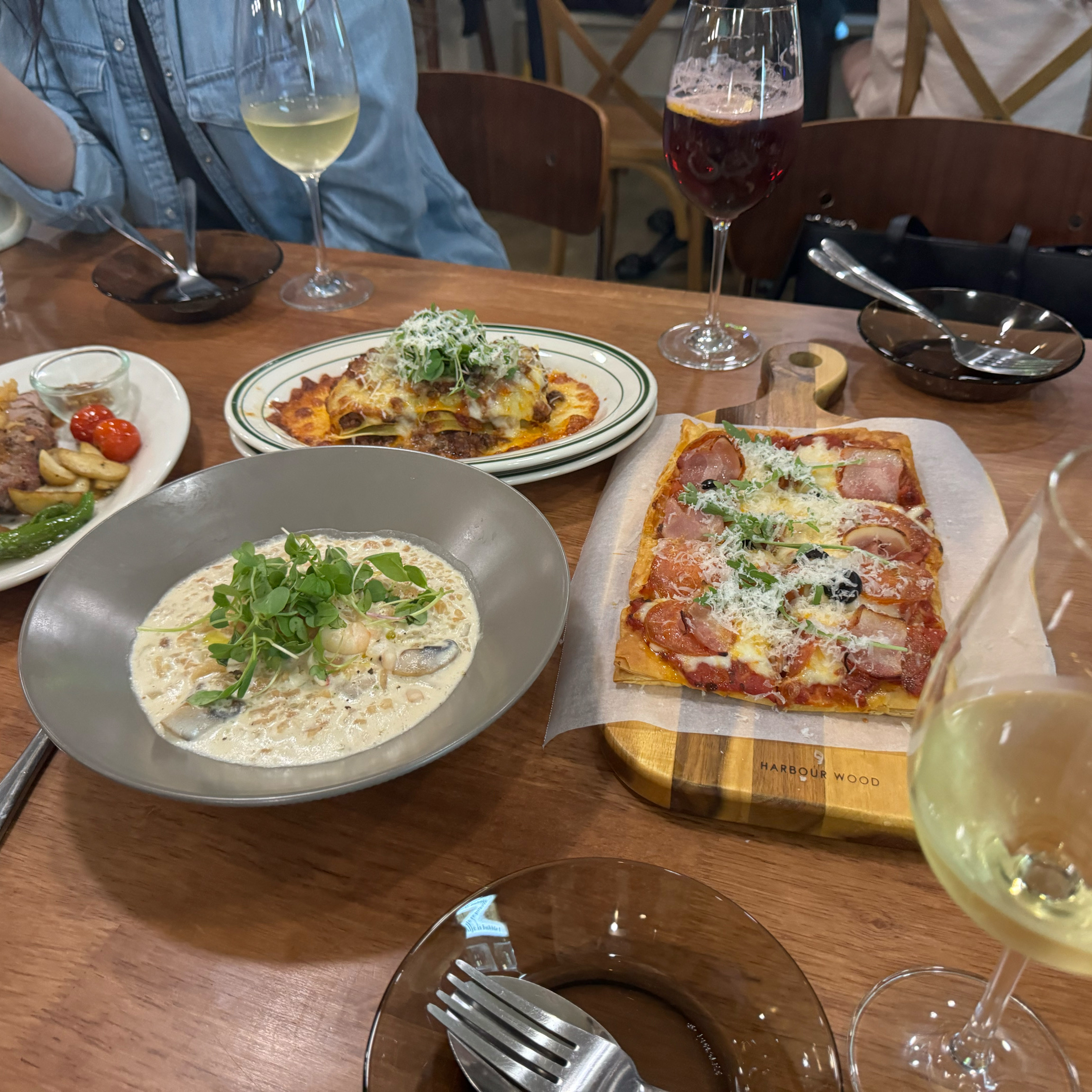 Sadang branch of Dipper Dan Wine, a famous restaurant in Sadang-dong, Dongjak-gu, Seoul