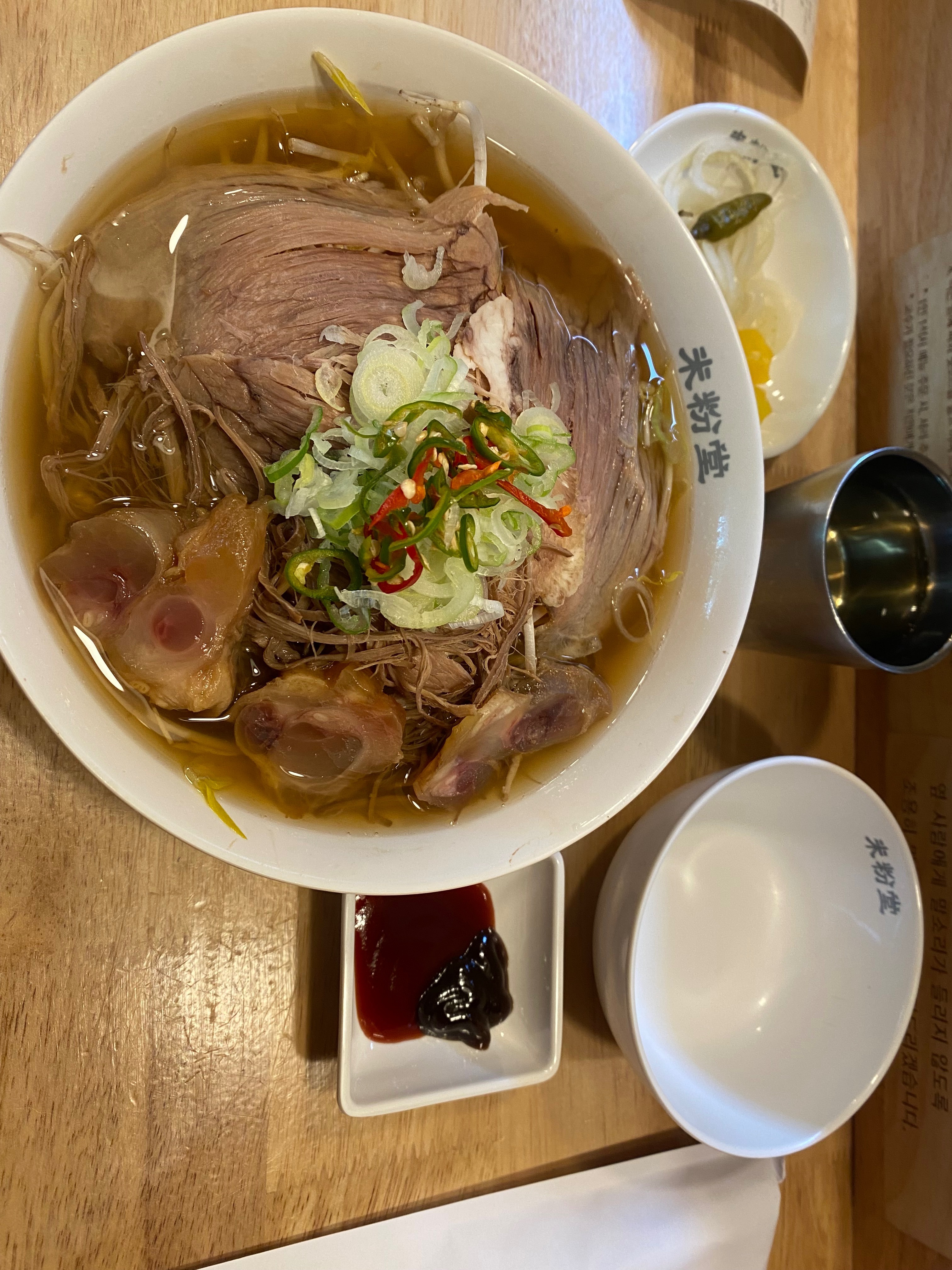 쌀국수가 맛나네요. 면발이 부들부들 좋아하는 식감이에요. 매장도 청결하고 조용하고 좋네요.