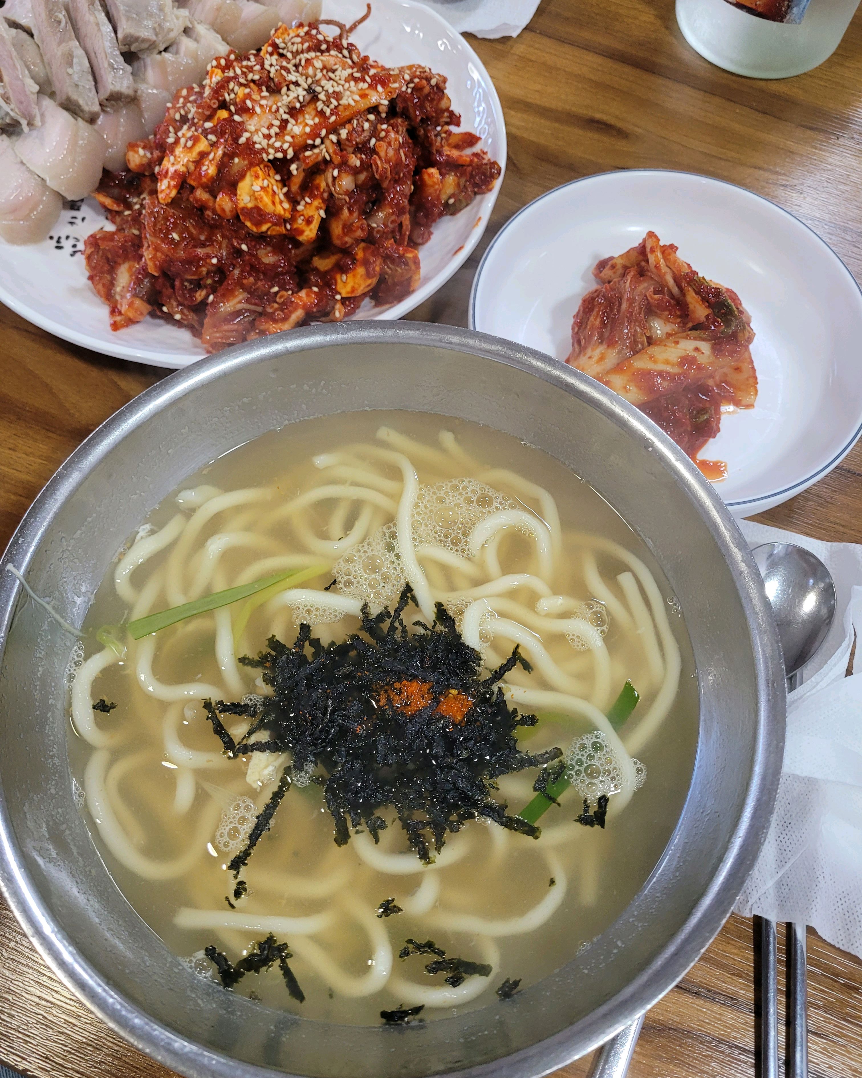 Chungmu Kalguksu, a famous restaurant in Nokbeon-dong, Eunpyeong-gu, Seoul